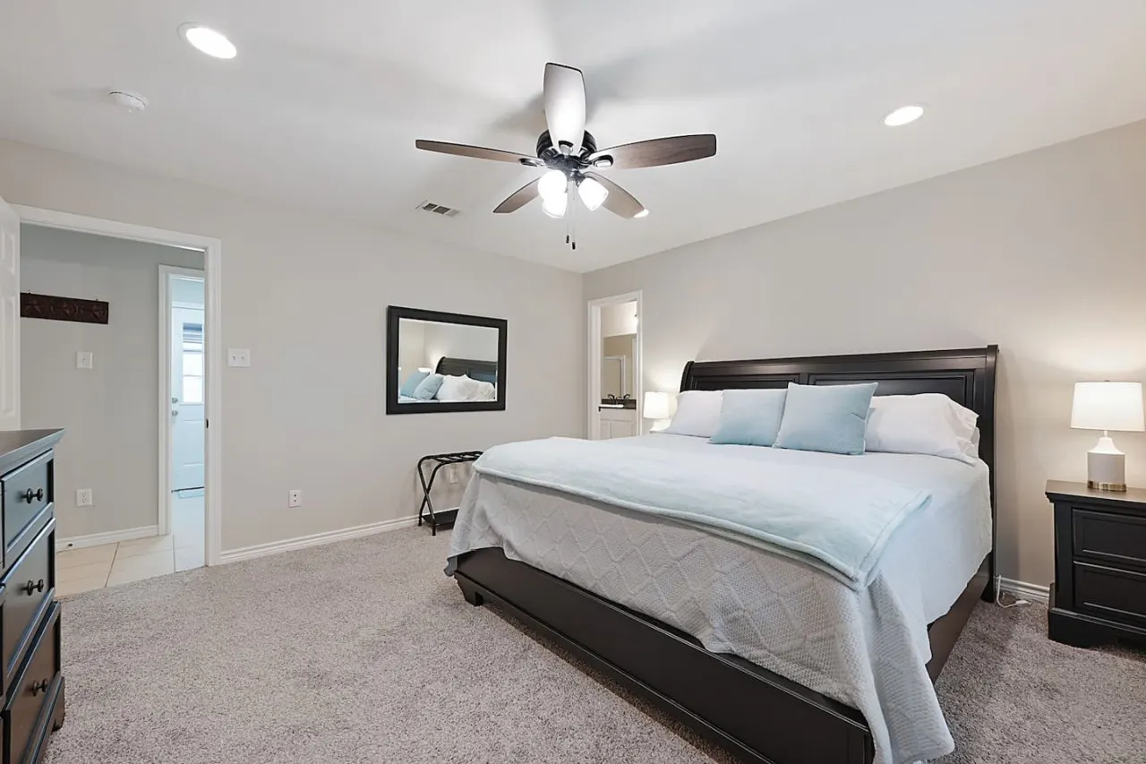 Lone Star Haven - Quiet Cul-de-Sac Retreat Just 5 Minutes from Kyle Field! 8