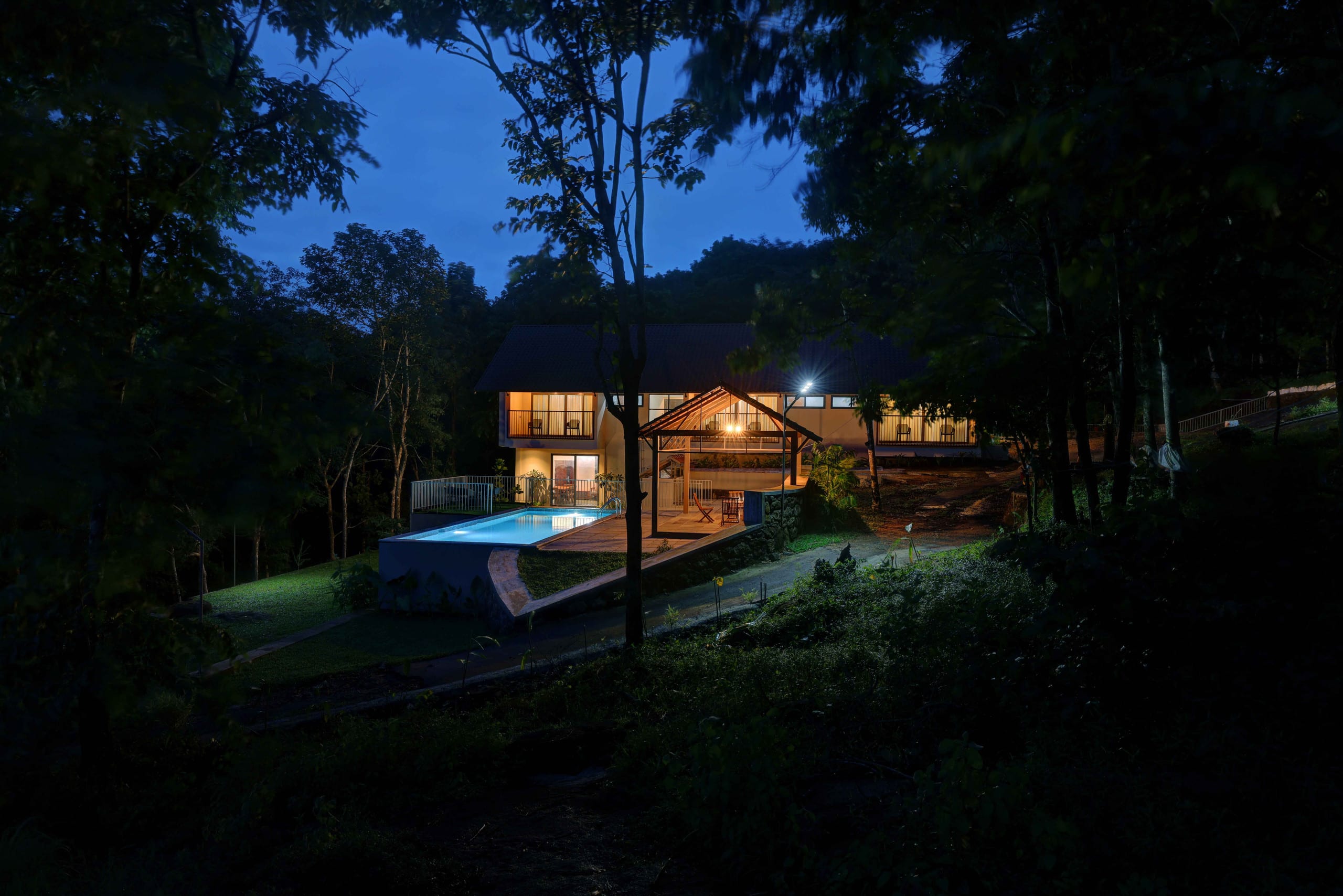 Monsoon Mist Hills – Nature’s Rhythm, Your Retreat