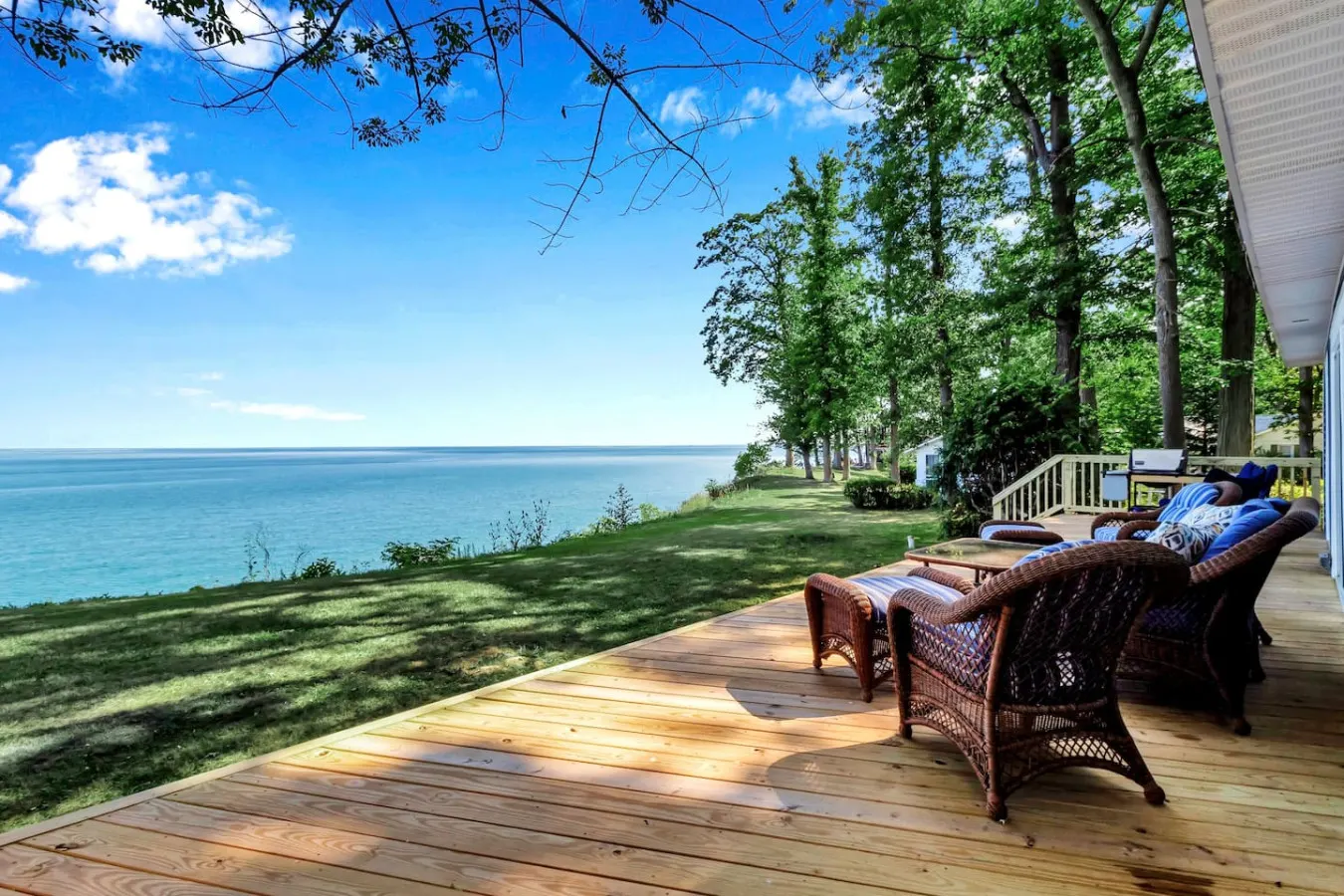 Tucked Away - Cozy 4BR Waterfront Home w/Hot Tub — photo 5
