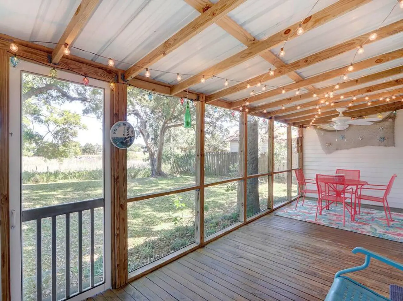 Marsh Magic- 2 Bed 1 Bath Beach House w/Marsh View — photo 5