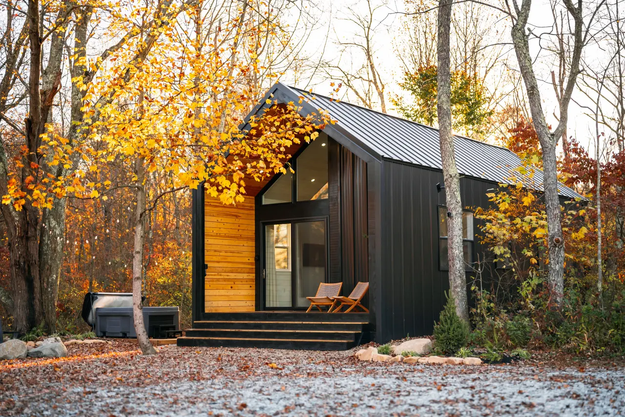 The Everwoods Alpine: Mountain-Modern Tiny Cabin in the Hocking Hills — photo 3