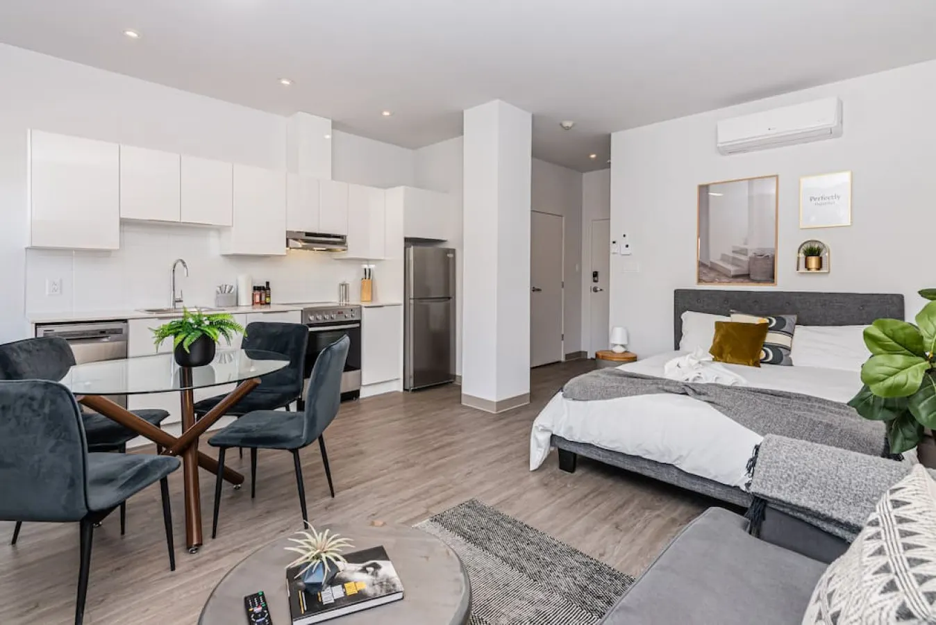 Plateau - New, Fresh and Luminous Studio in Le Plateau - Unit 2 1
