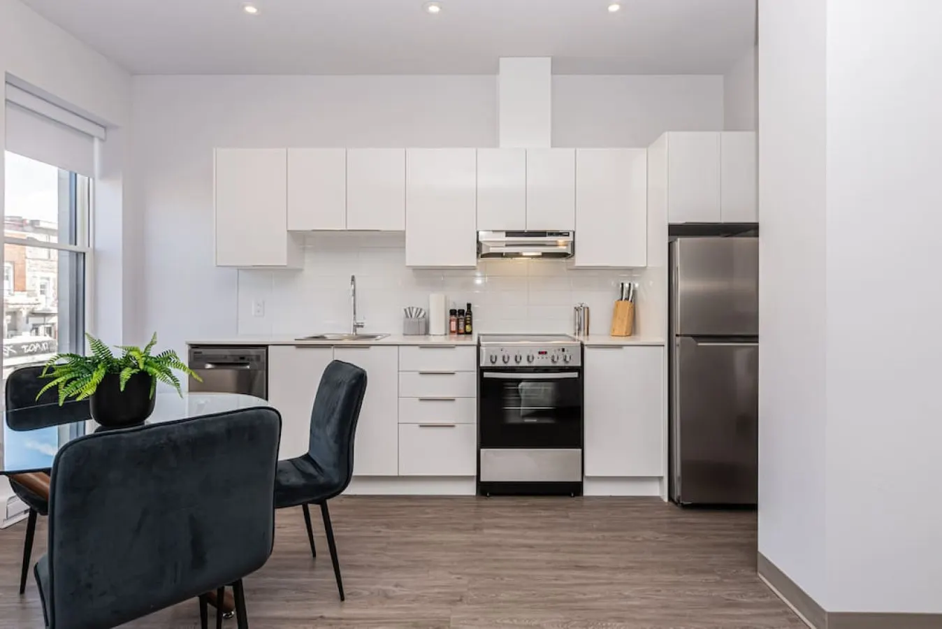 Plateau - New, Fresh and Luminous Studio in Le Plateau - Unit 2 10