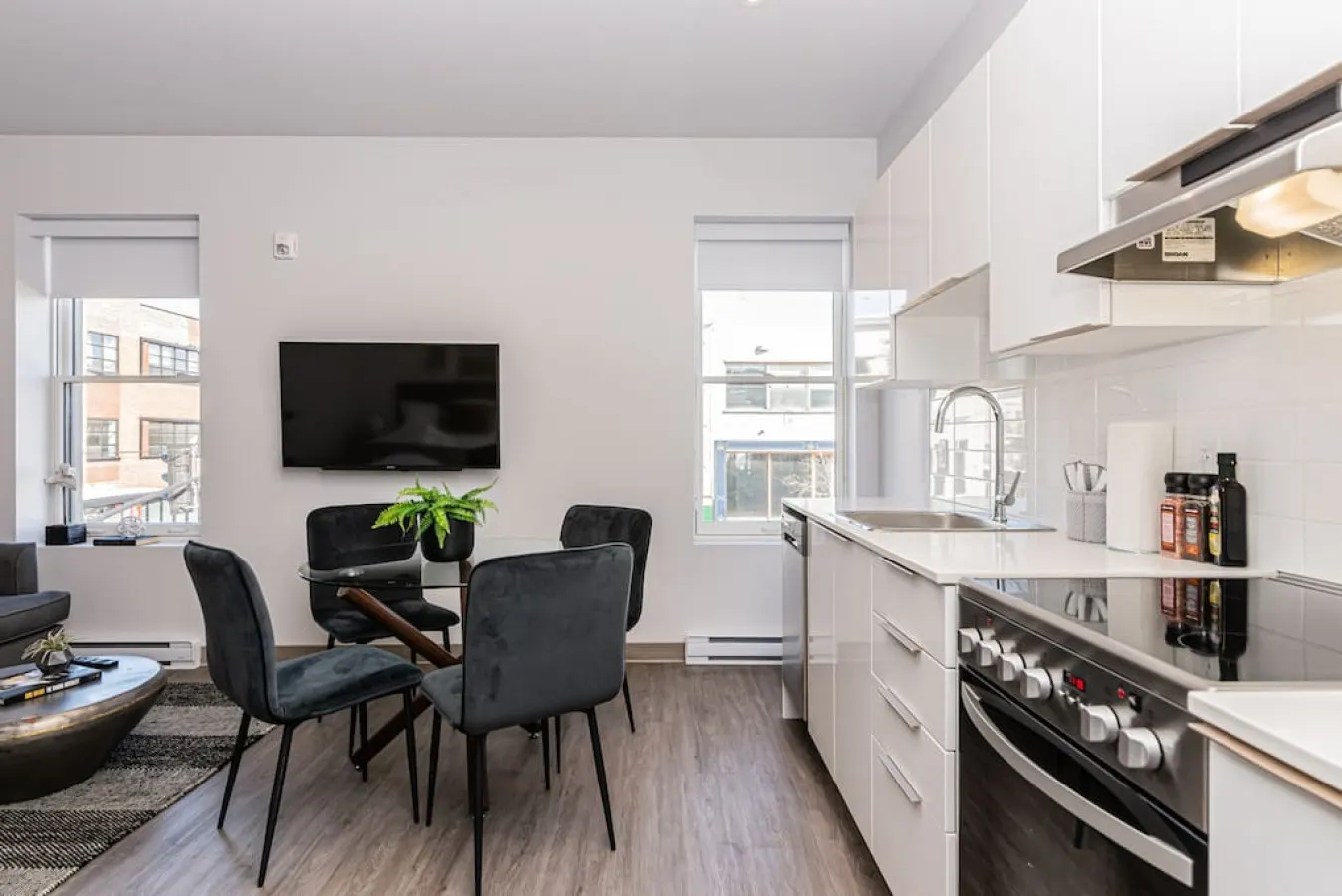 Plateau - New, Fresh and Luminous Studio in Le Plateau - Unit 2 11