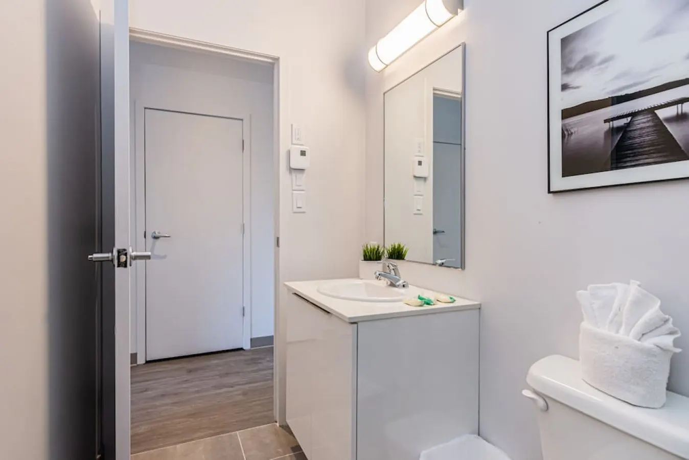 Plateau - New, Fresh and Luminous Studio in Le Plateau - Unit 2 14