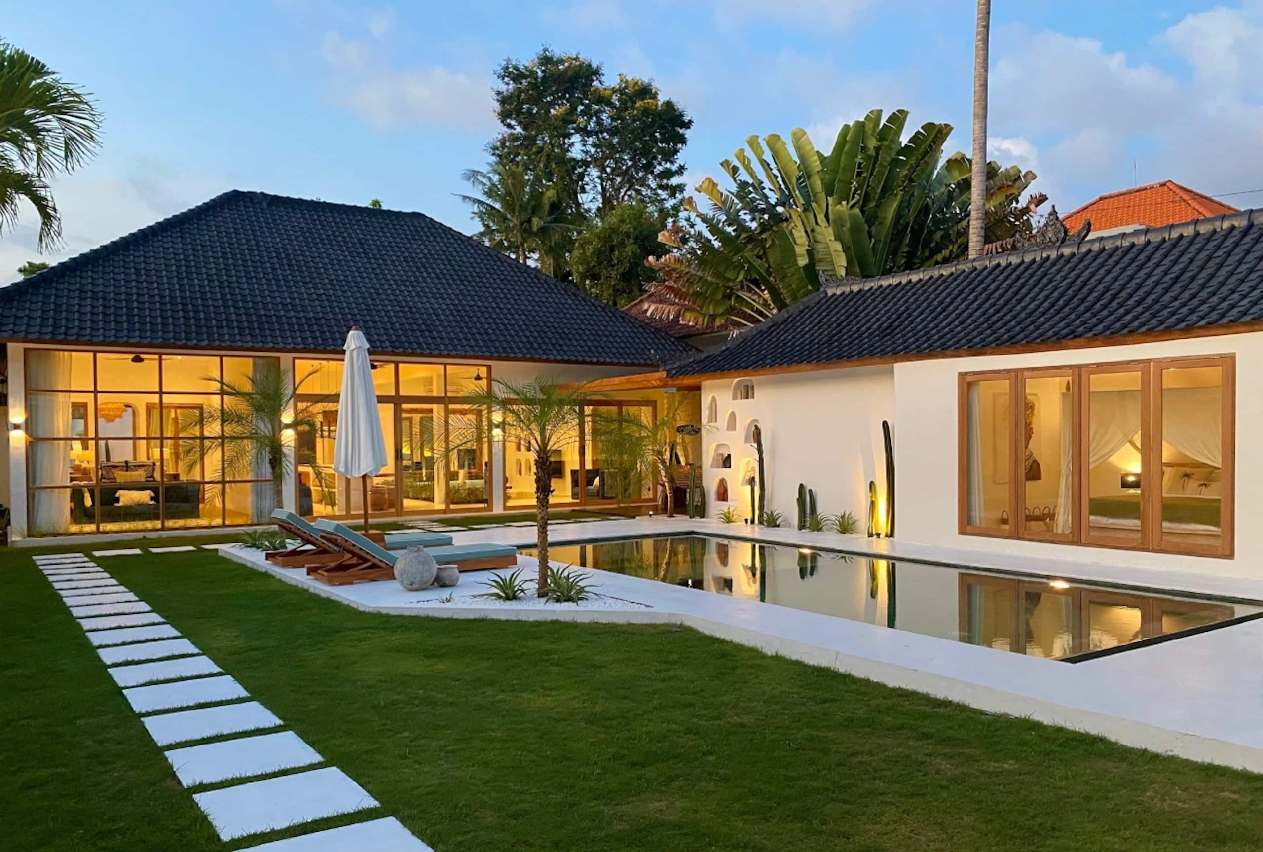 Brand New Private 3 BR Villa Sabarraca, Seminyak