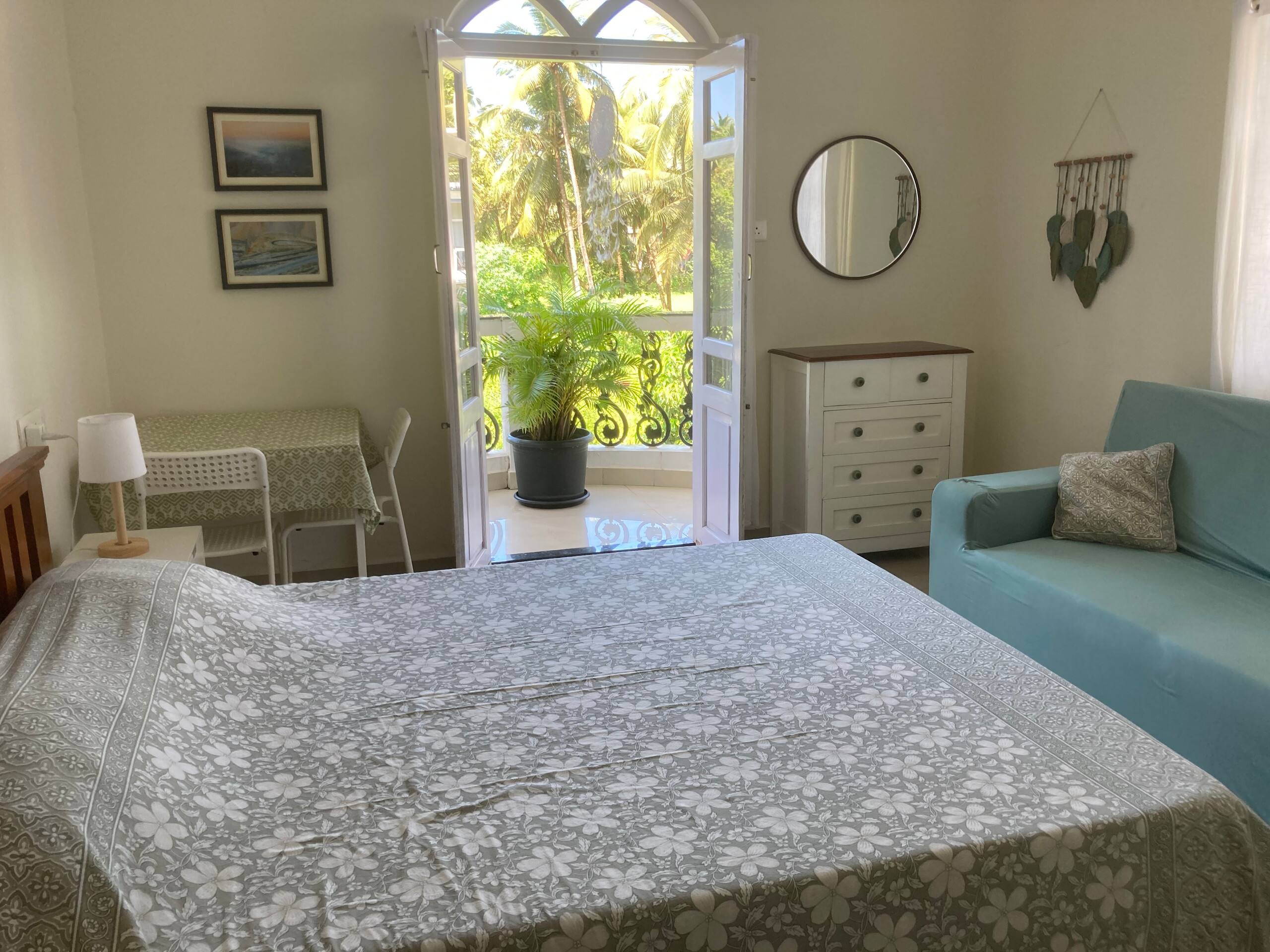 Serene private family home close to cafés & beach 35