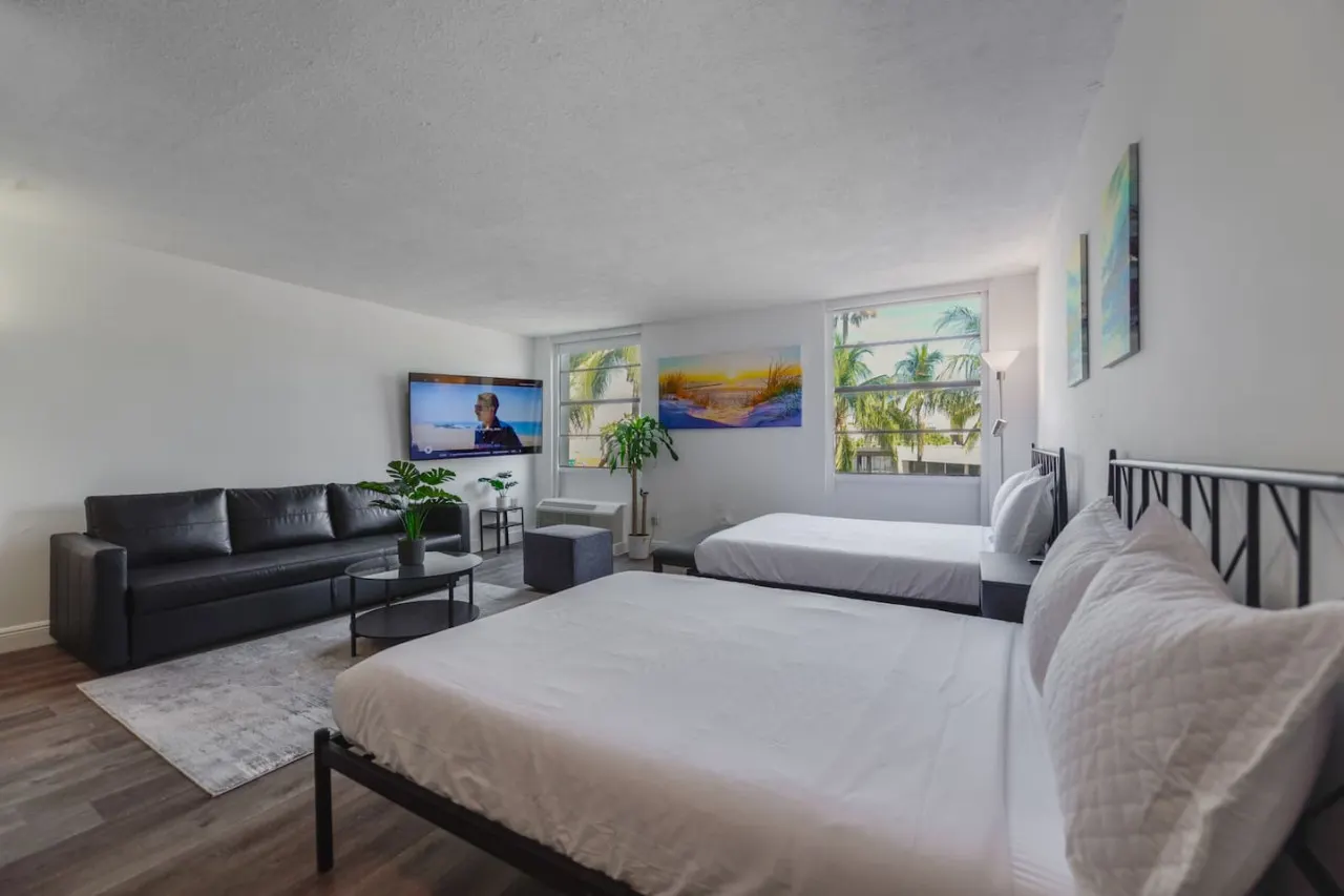South Beach amazing location 10
