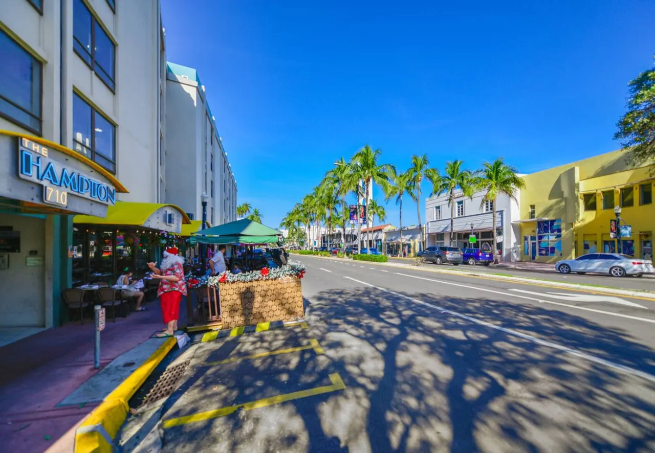 South Beach amazing location 14