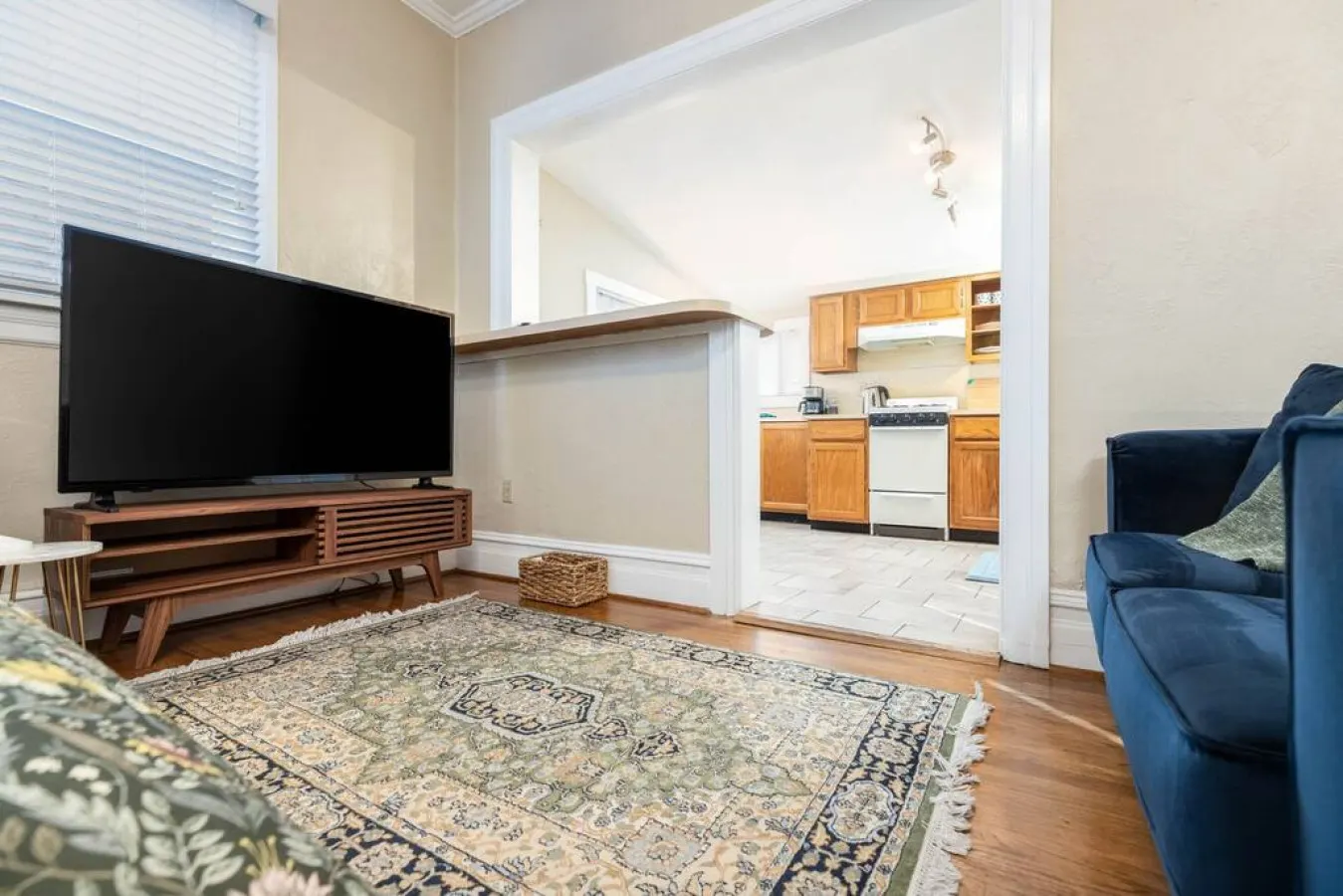 Historic Avenues Loft-Walk Downtown-40 mins to Ski 7