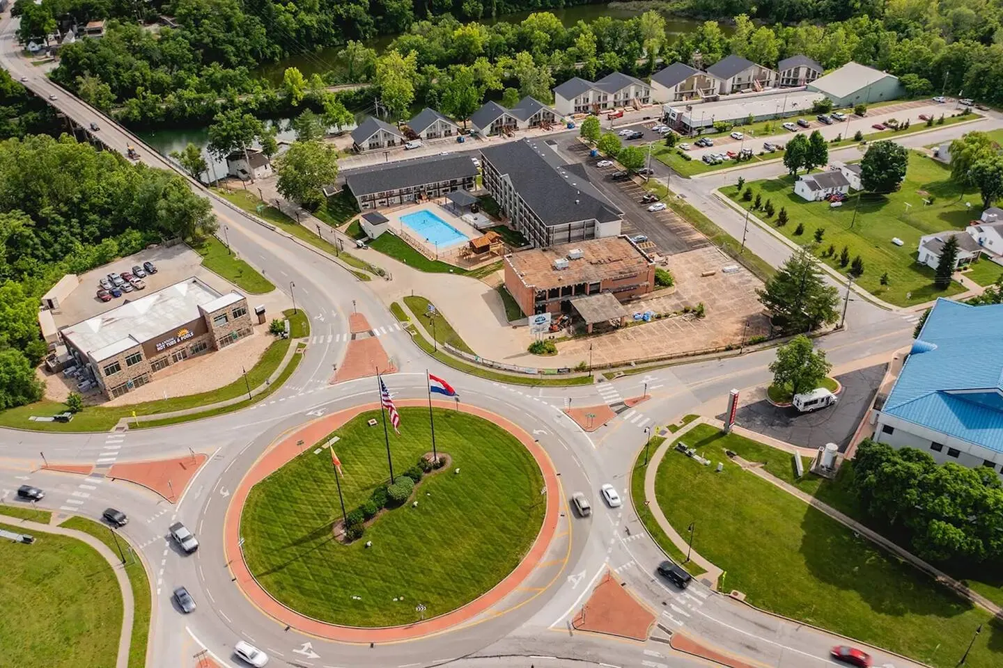 Roark Valley Resort I3 - Creekside Luxury, View, Indoor & Outdoor Pools! 8