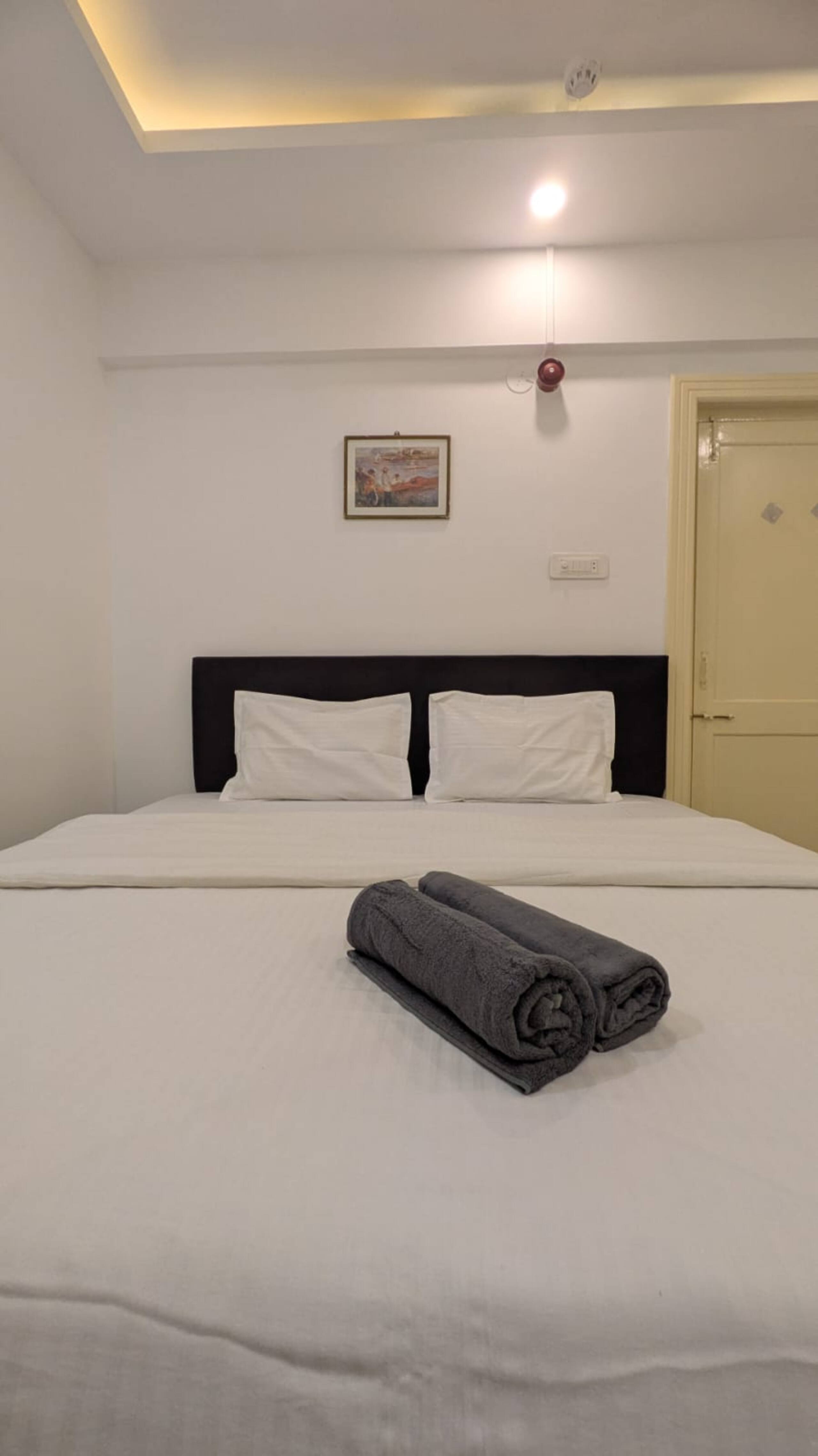 Sukoon Ghar 1BHK Flat with Pool 6