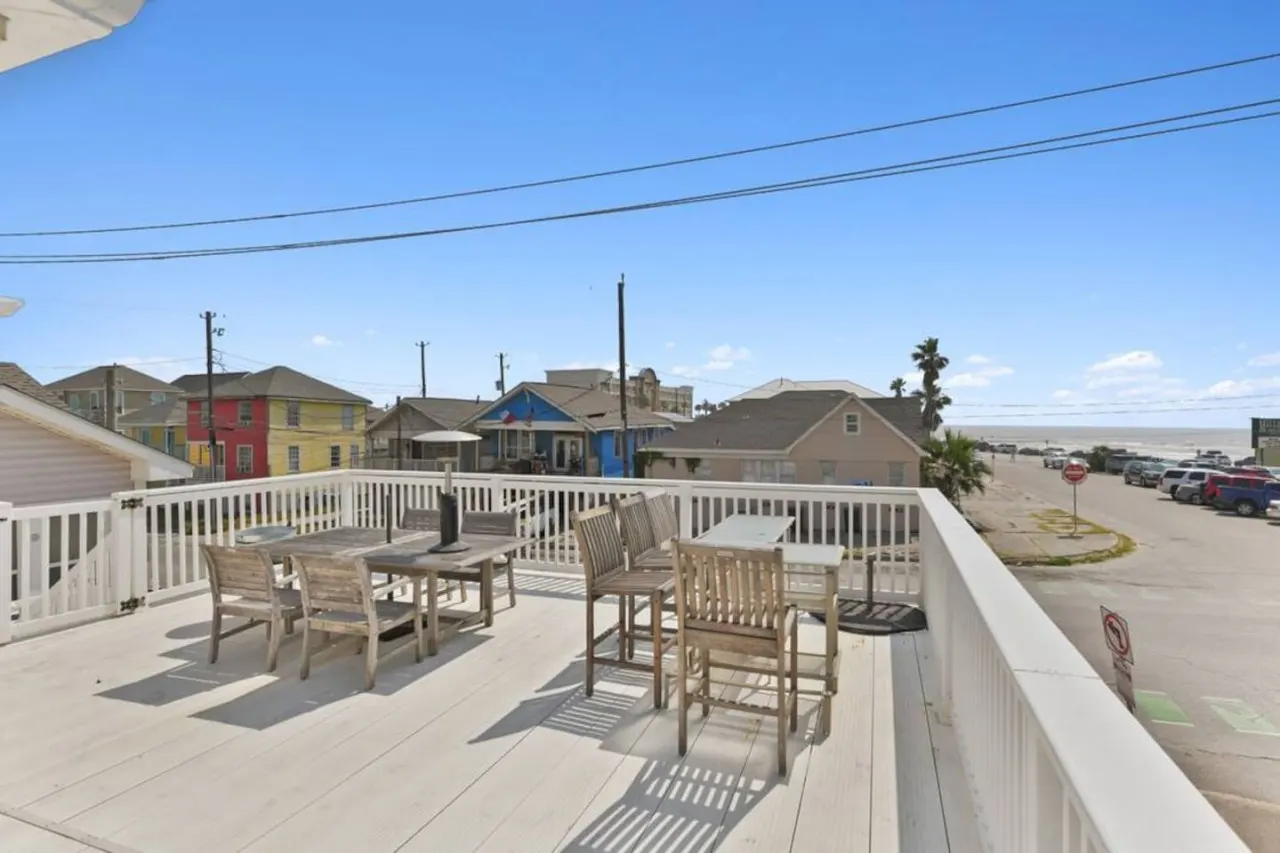 Galvez Oceanview Retreat Walk to Beach or Pier 1