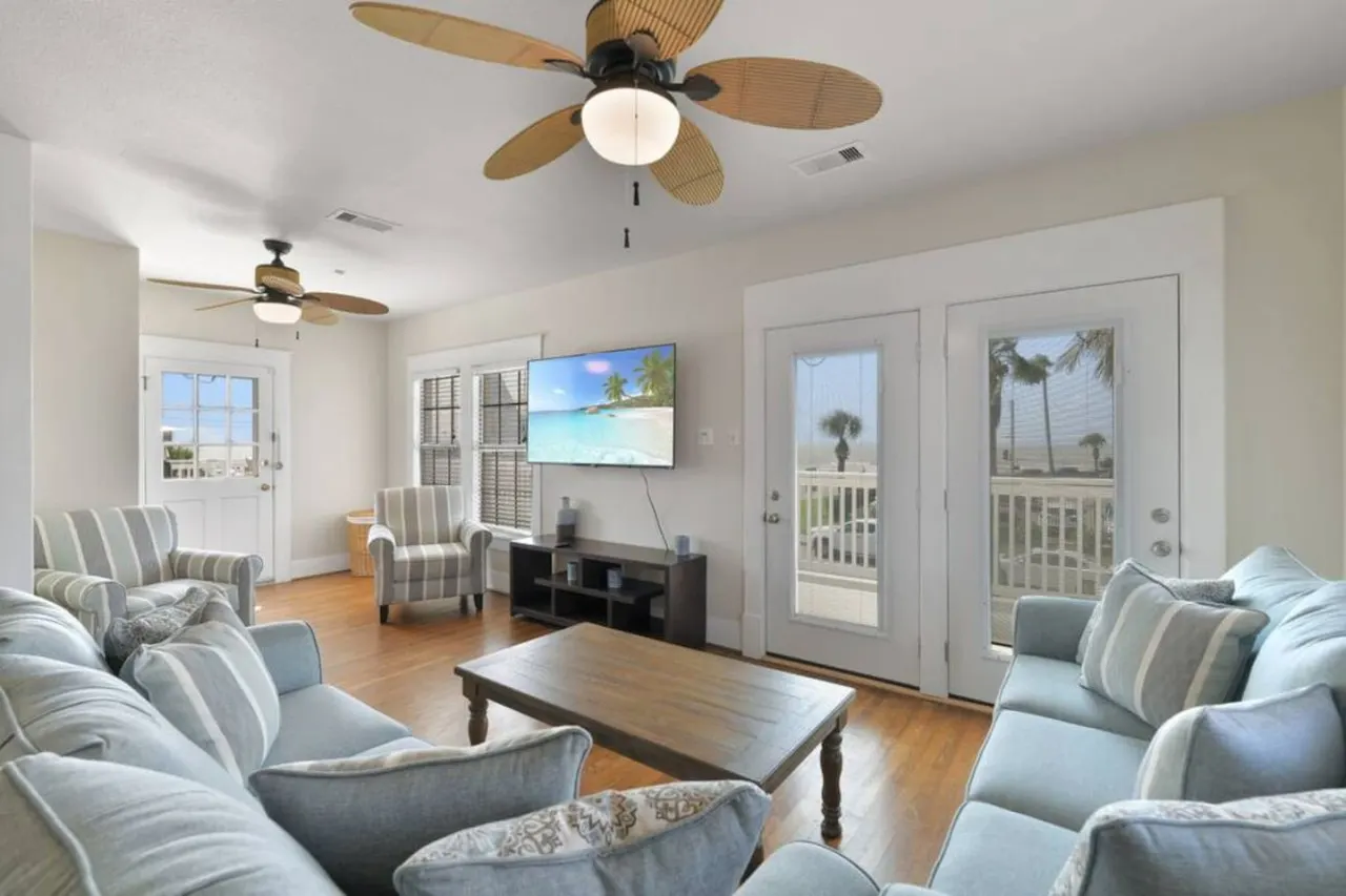 Galvez Oceanview Retreat Walk to Beach or Pier 9