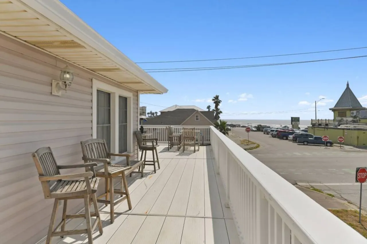 Galvez Oceanview Retreat Walk to Beach or Pier 10