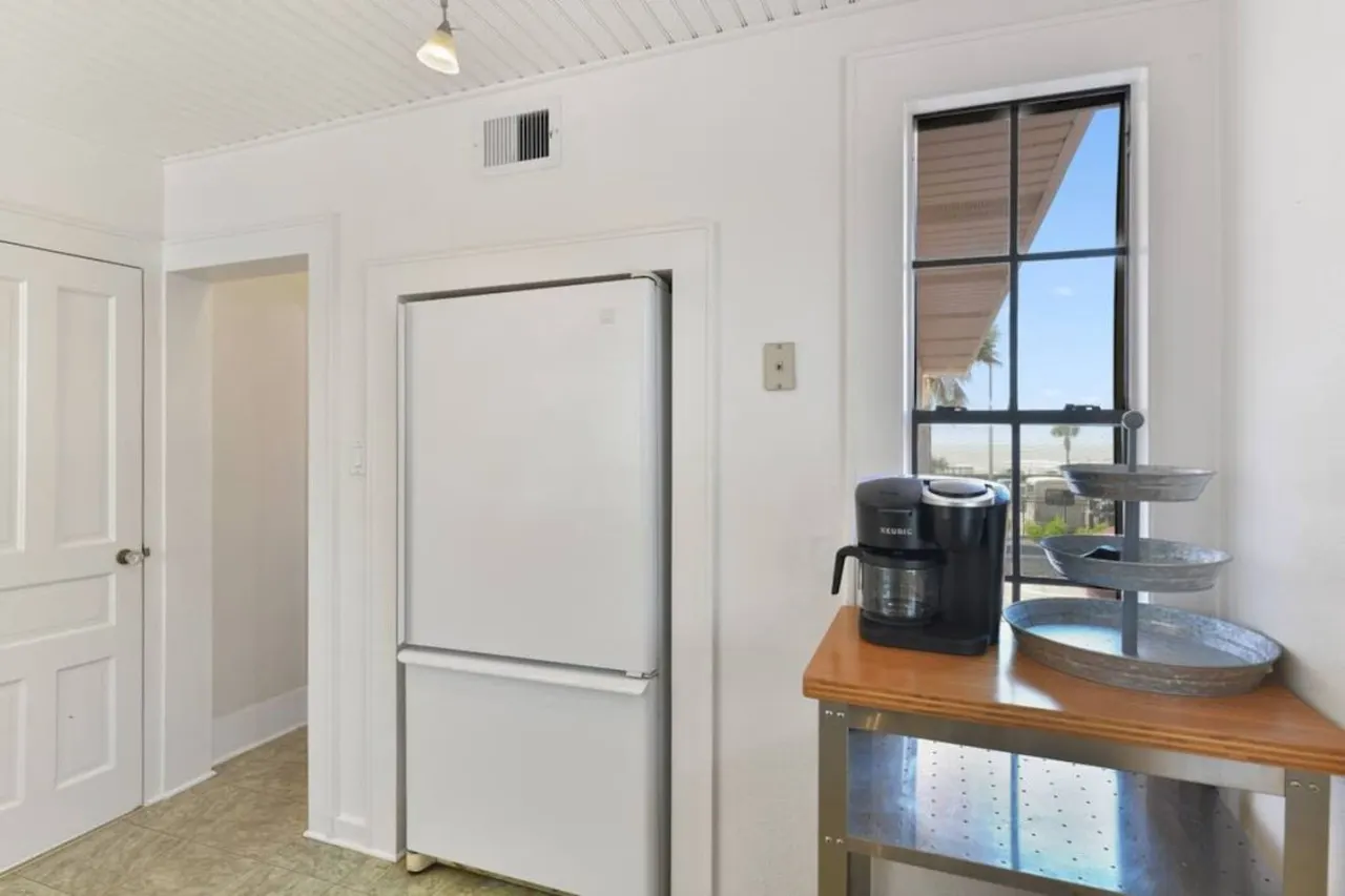 Galvez Oceanview Retreat Walk to Beach or Pier 18