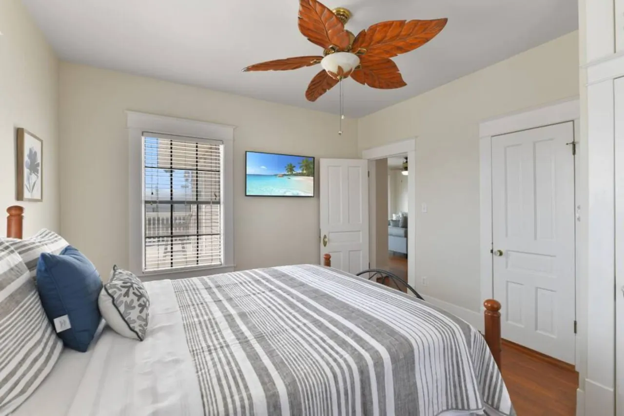 Galvez Oceanview Retreat Walk to Beach or Pier 19