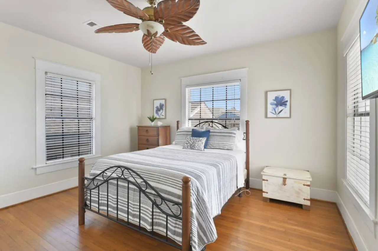 Galvez Oceanview Retreat Walk to Beach or Pier 20