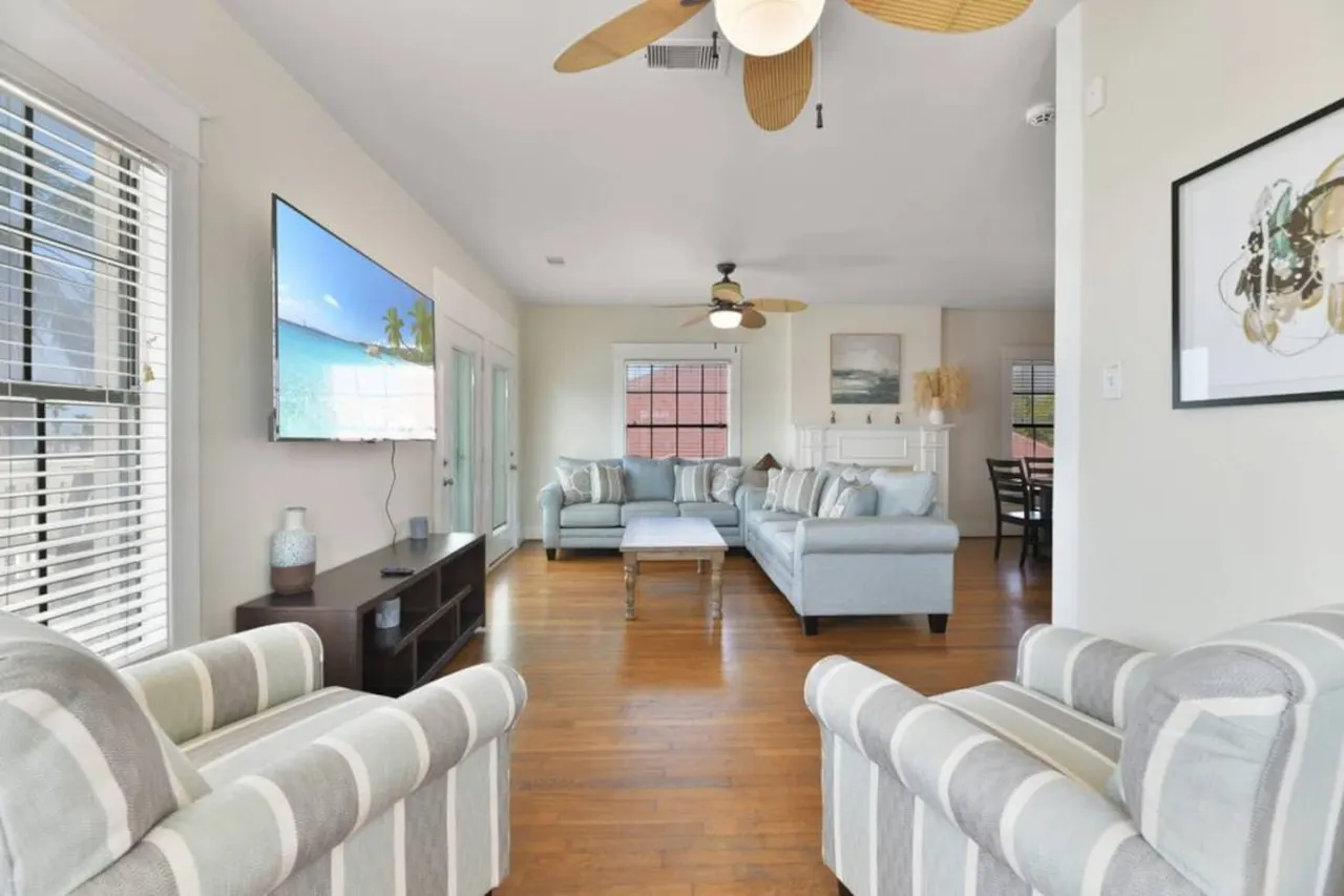 Galvez Oceanview Retreat Walk to Beach or Pier 8