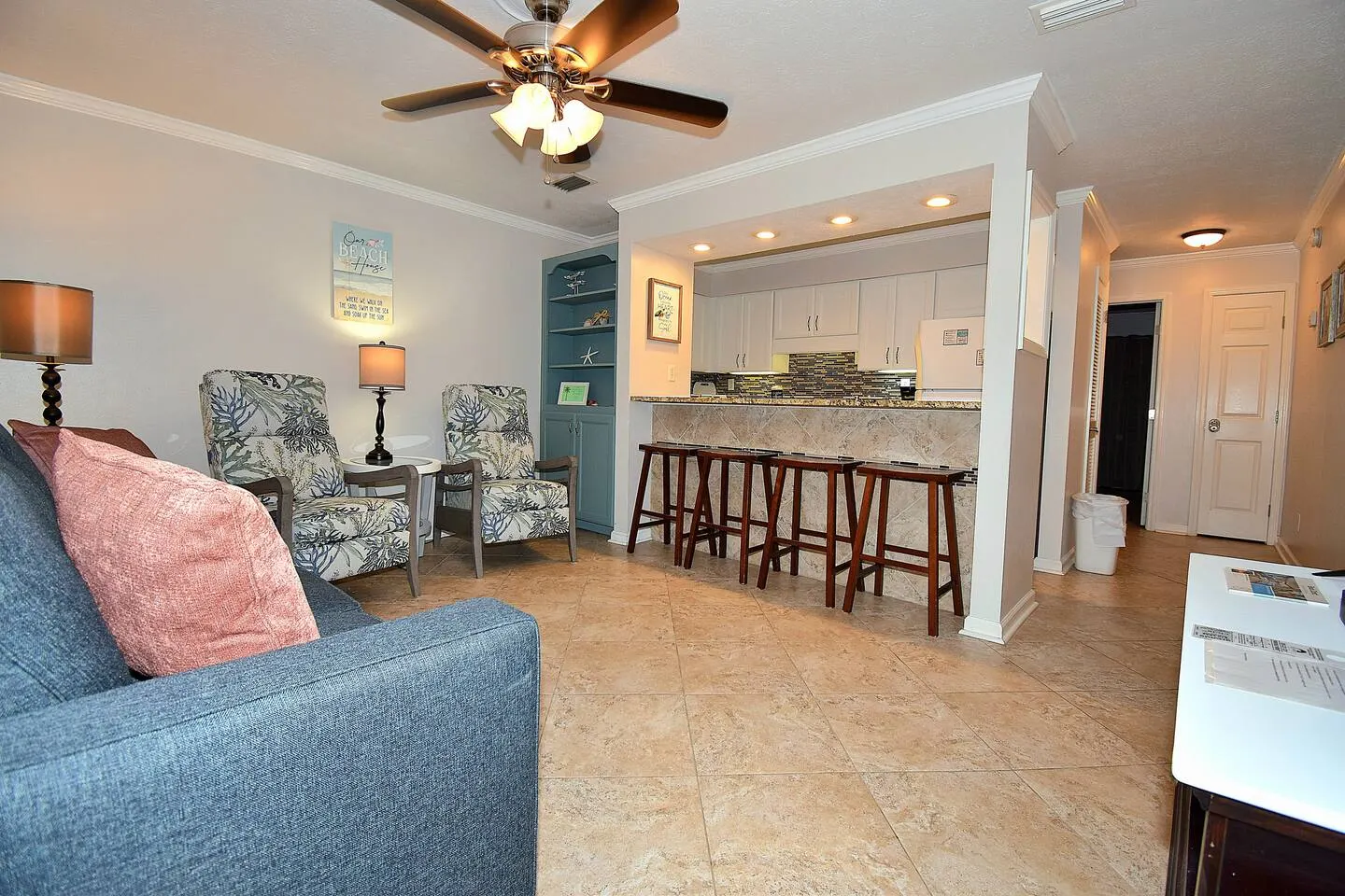 Sunswept 403-Updated Condo w/pool & beach access — photo 2