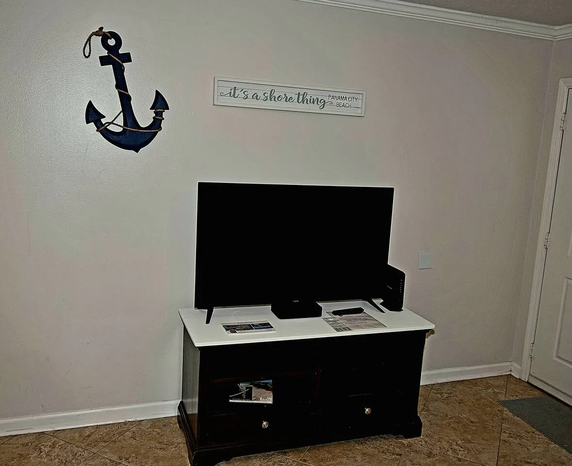 Sunswept 403-Updated Condo w/pool & beach access 10