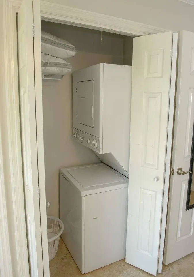 Sunswept 403-Updated Condo w/pool & beach access 16