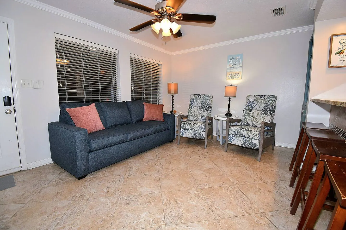 Sunswept 403-Updated Condo w/pool & beach access — photo 3