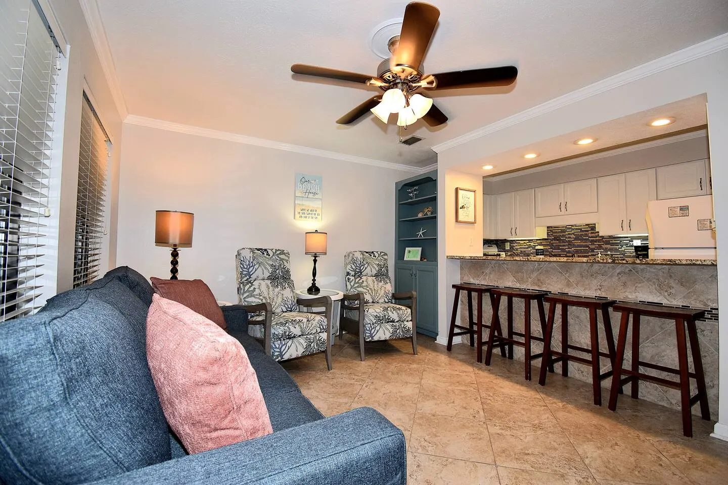 Sunswept 403-Updated Condo w/pool & beach access — photo 4