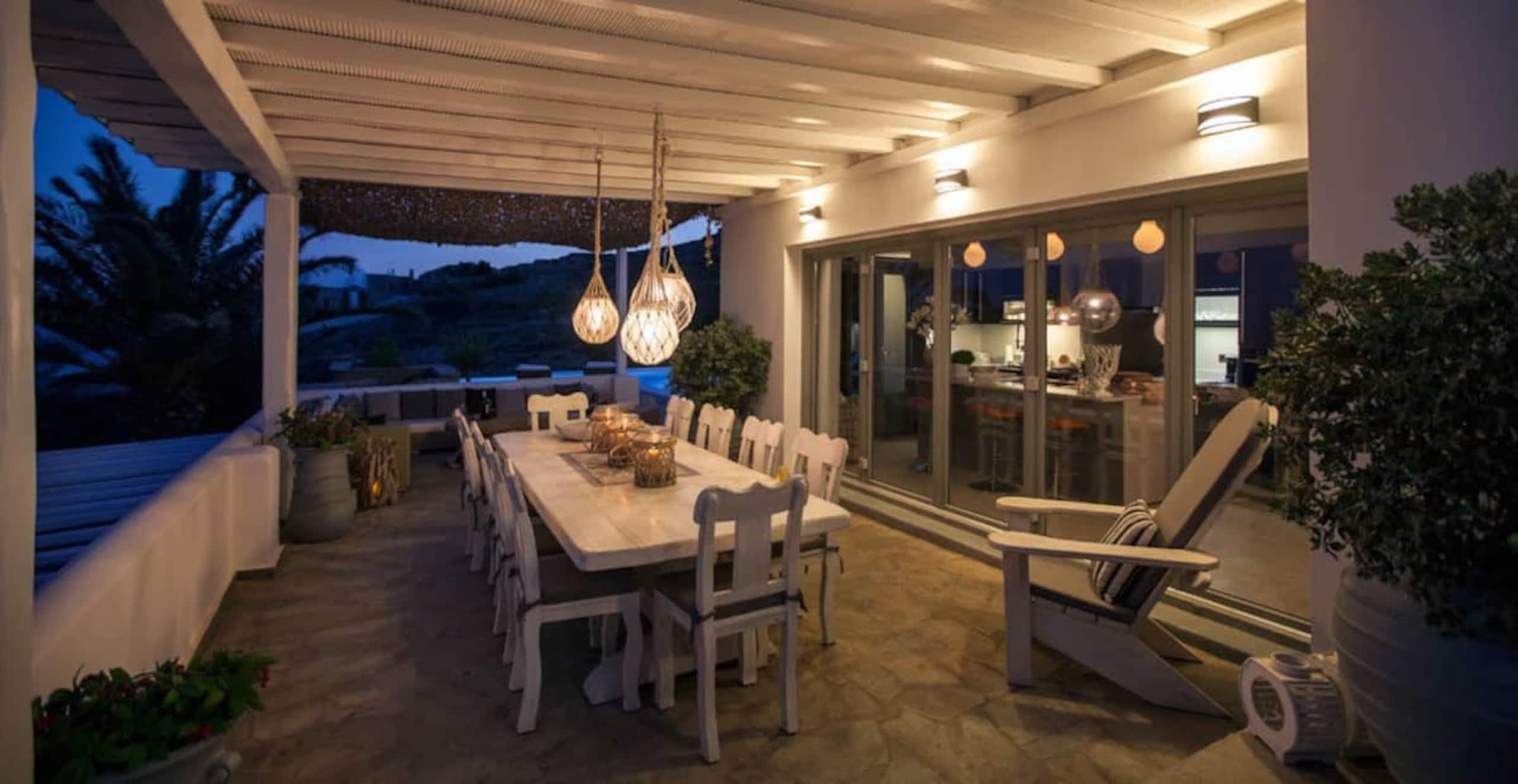 Chef included by Fantasia Villas: White House 8bdr 6