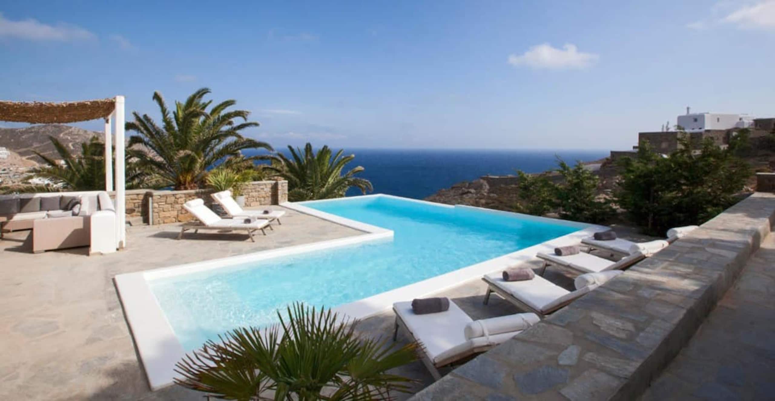 Chef included by Fantasia Villas: White House 8bdr