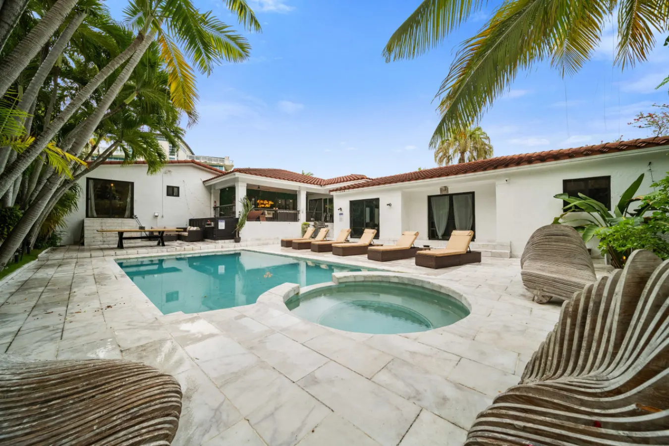 05 Bond LEG Vrbo: 8BR 7BA 20PPL 3