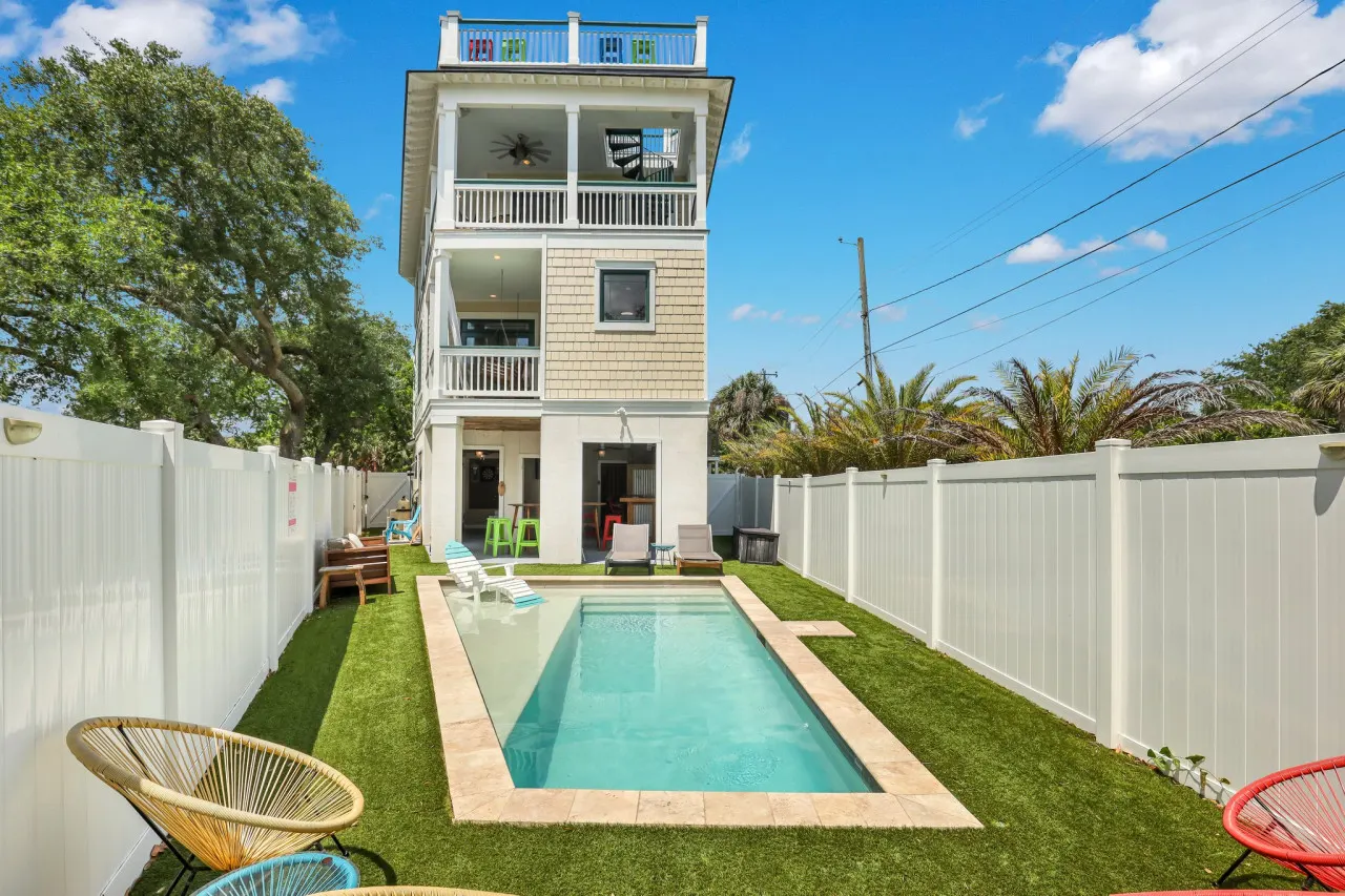 Tybee Skies: 4 BDR 4 Bath Oceanfront Home w Pool