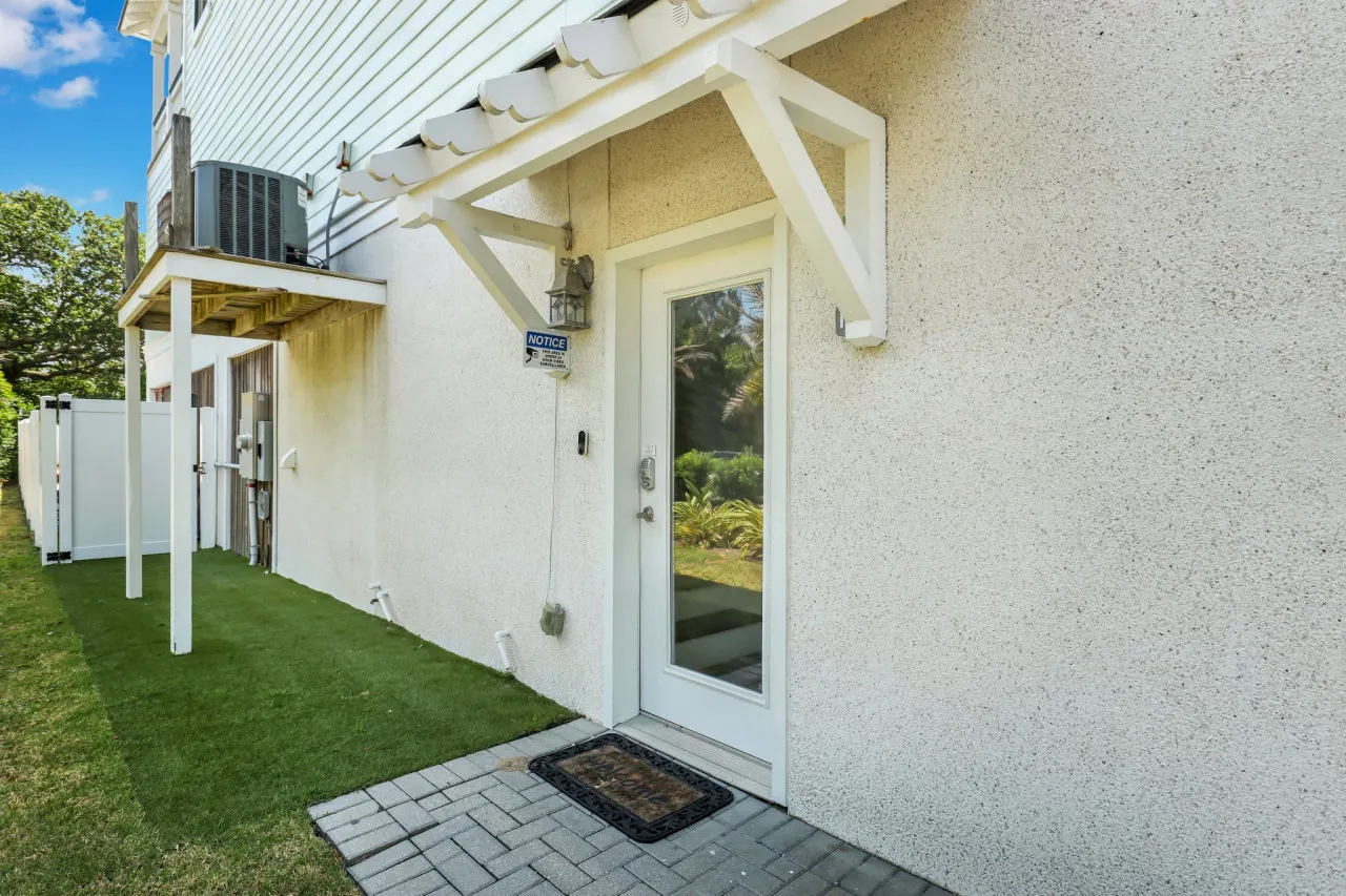 Tybee Skies: 4 BDR 4 Bath Oceanfront Home w Pool 12