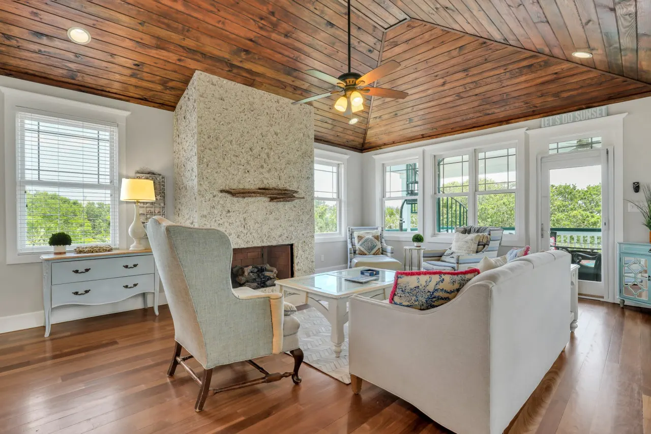Tybee Skies: 4 BDR 4 Bath Oceanfront Home w Pool — photo 4