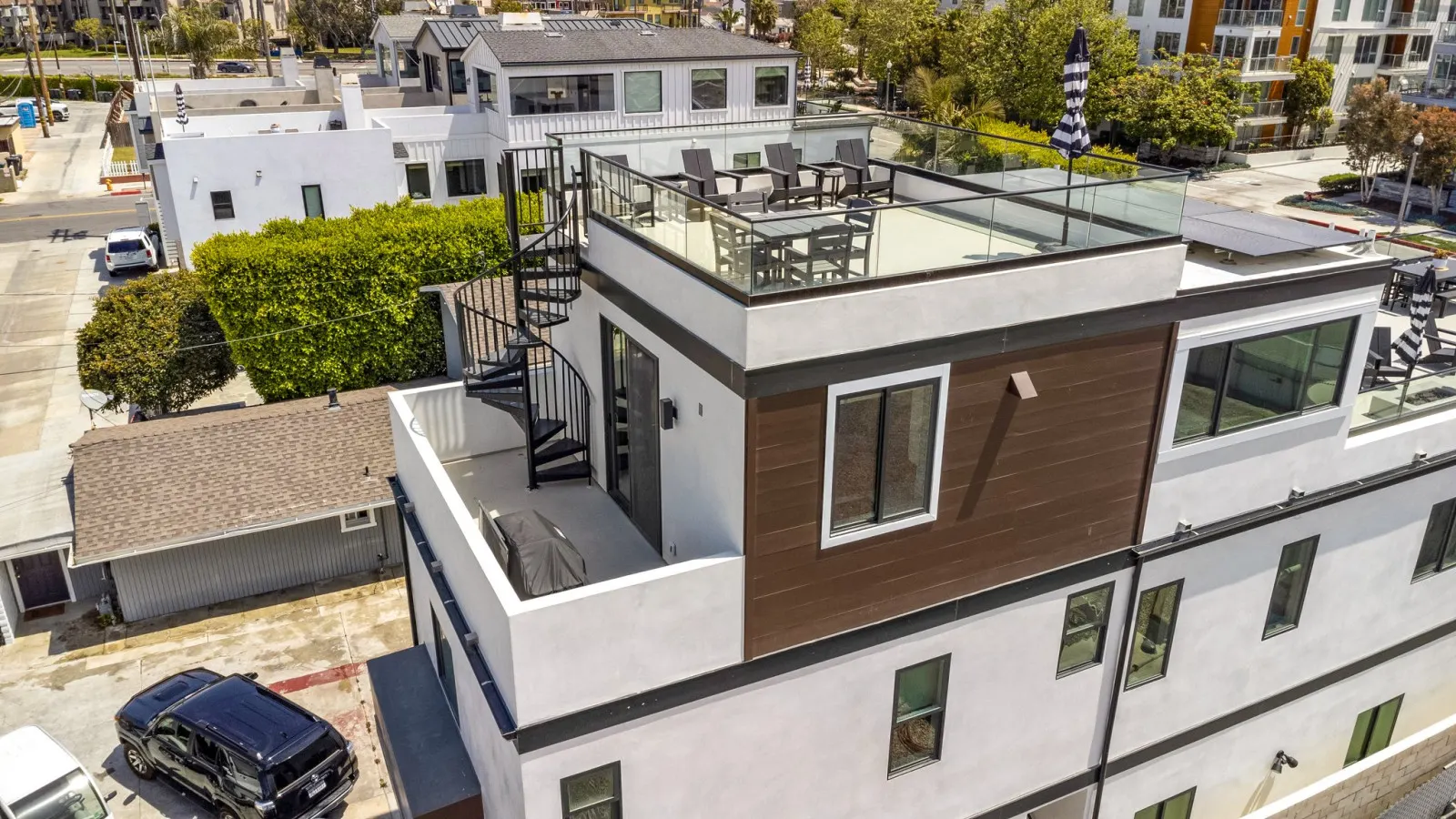 Beach Views | Rooftop Nights | HB Living