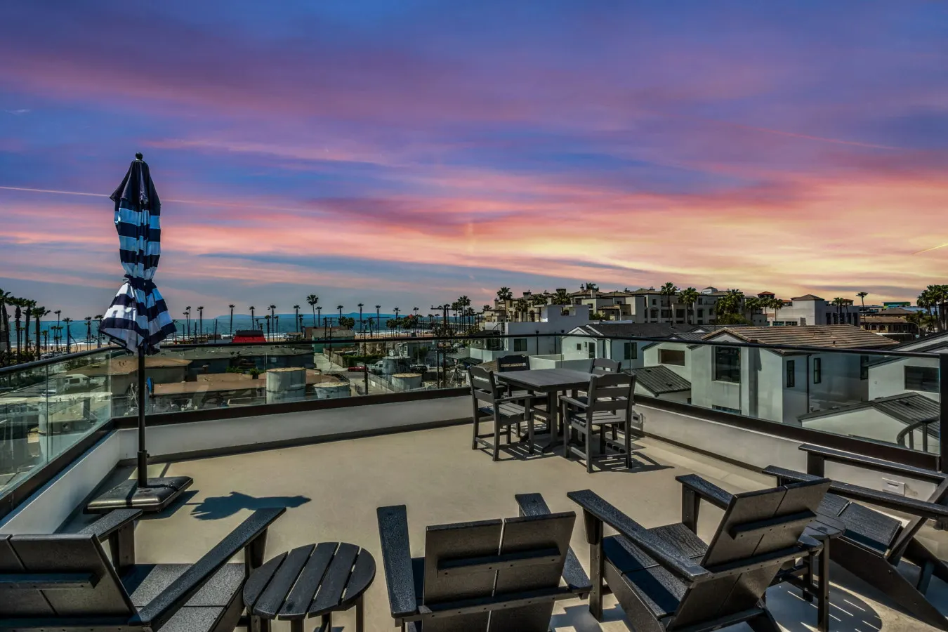 Beach Views | Rooftop Nights | HB Living — photo 3