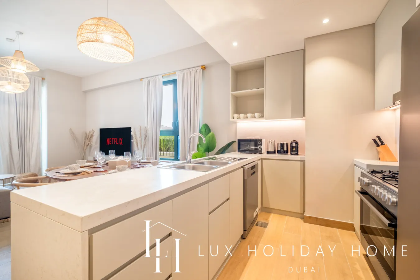 LUX The La Mer Luxury Burj View Suite 3 10