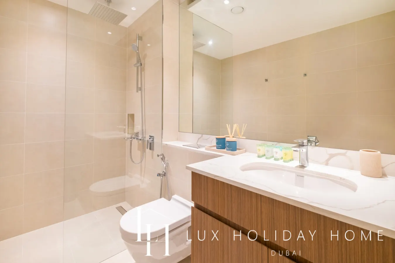 LUX The La Mer Luxury Burj View Suite 3 20