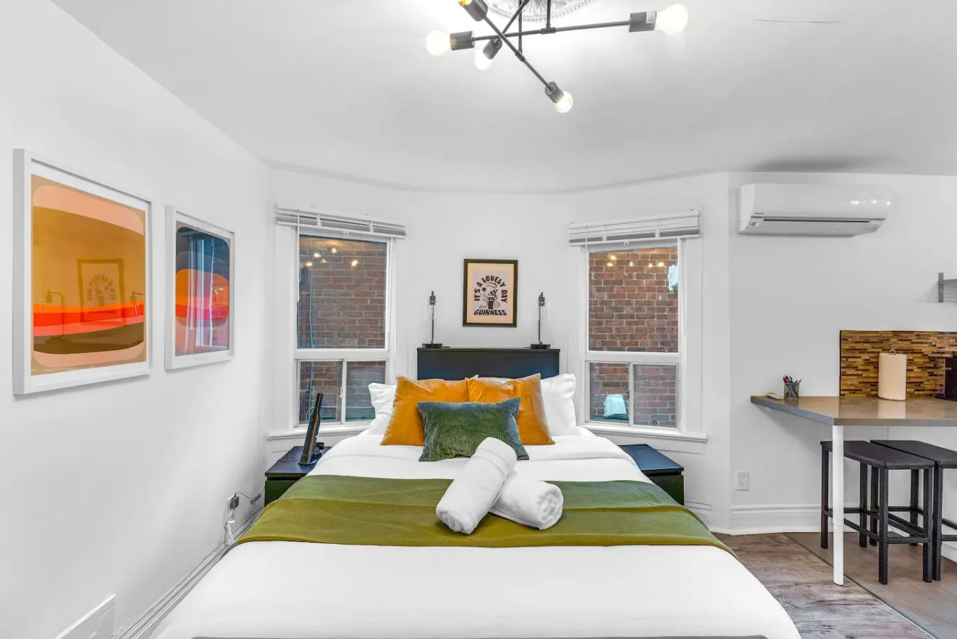 Bright Beachside Studio Walk to Woodbine Beach 8
