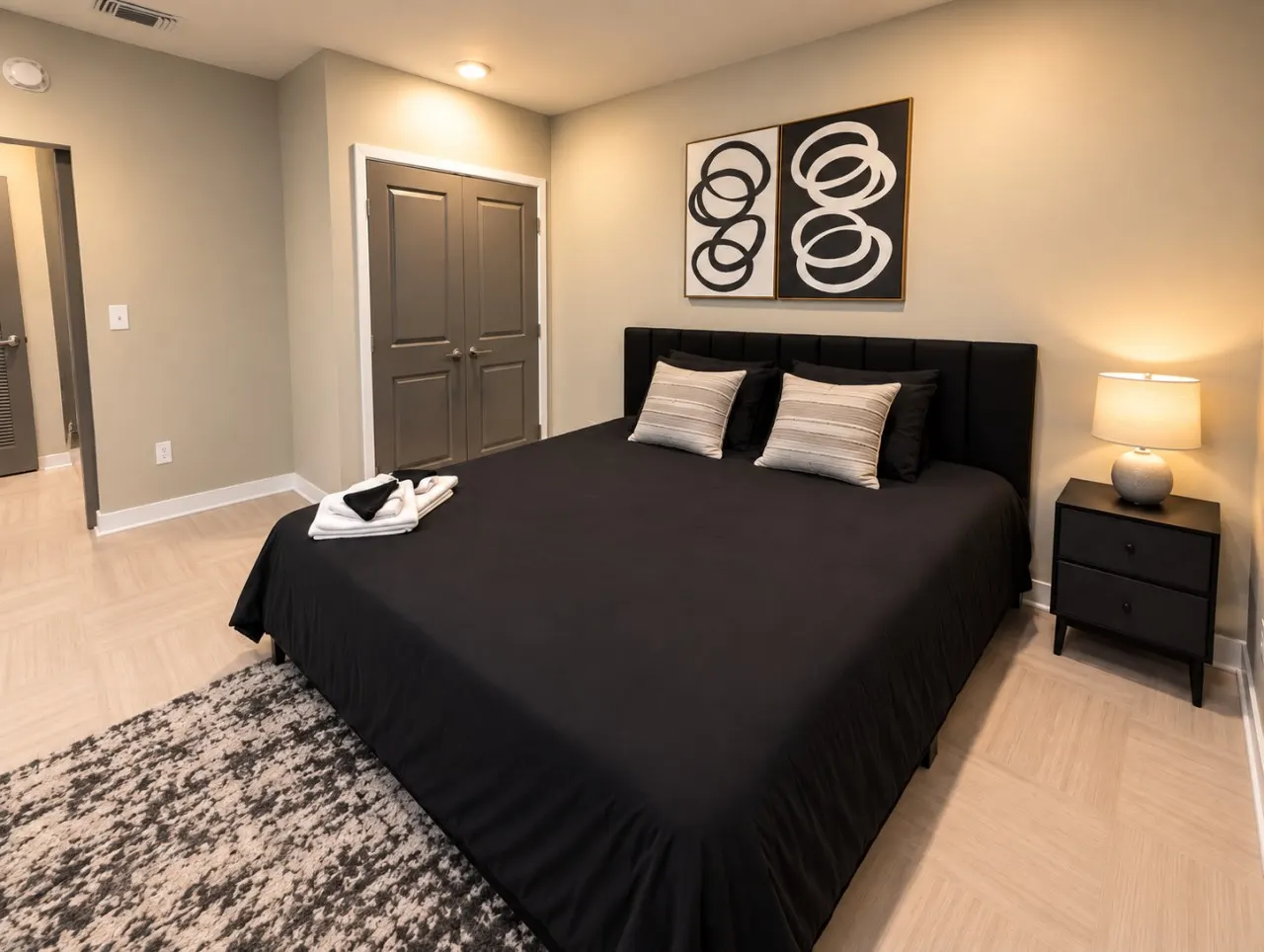 Downtown View Retreat 3BR 2 Kings 12