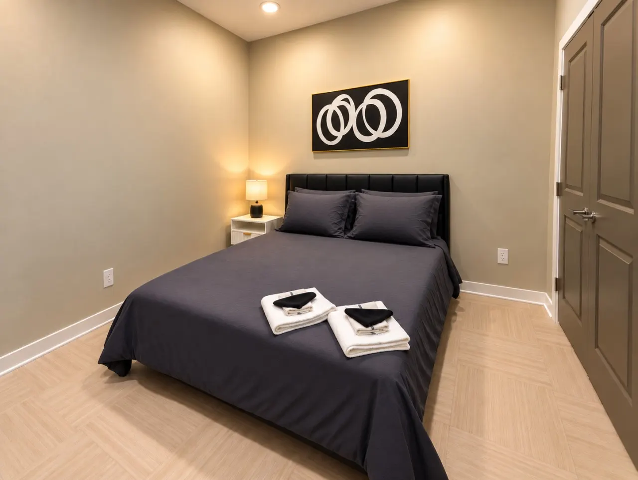 Downtown View Retreat 3BR 2 Kings 14
