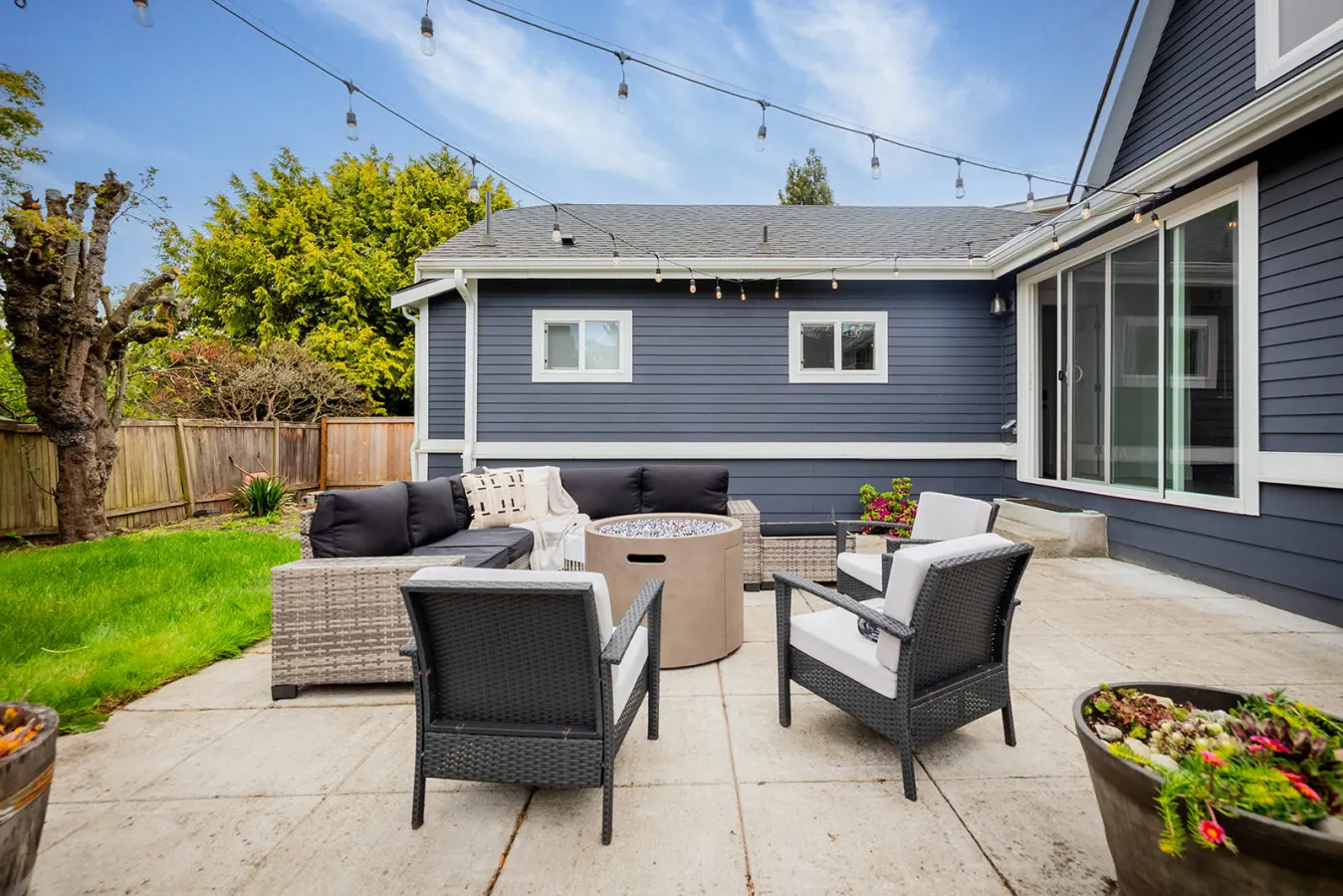Ballard Craftsman Sleeps 10 A/C, BBQ & Firepit 4