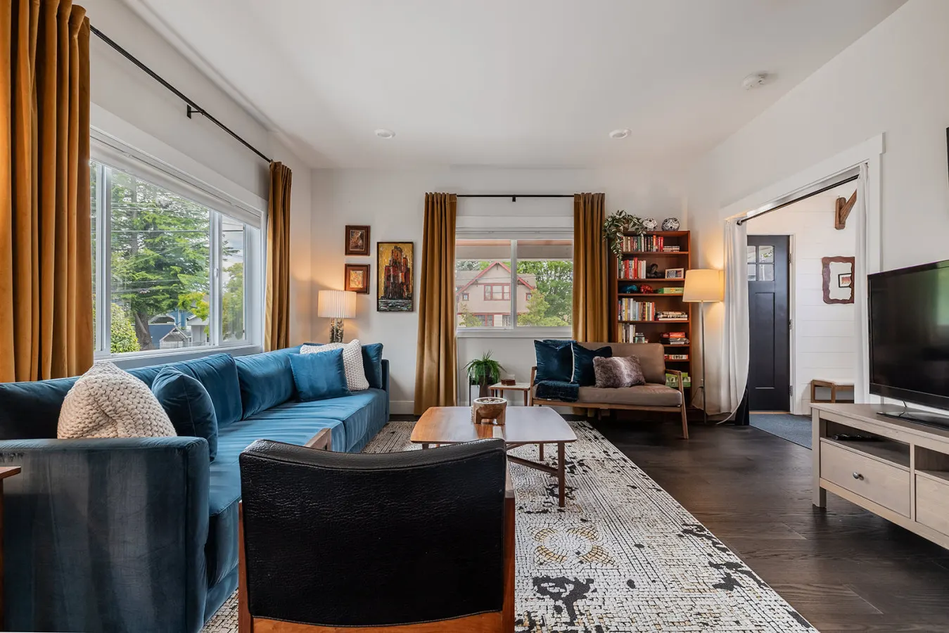 Ballard Craftsman Sleeps 10 A/C, BBQ & Firepit 6