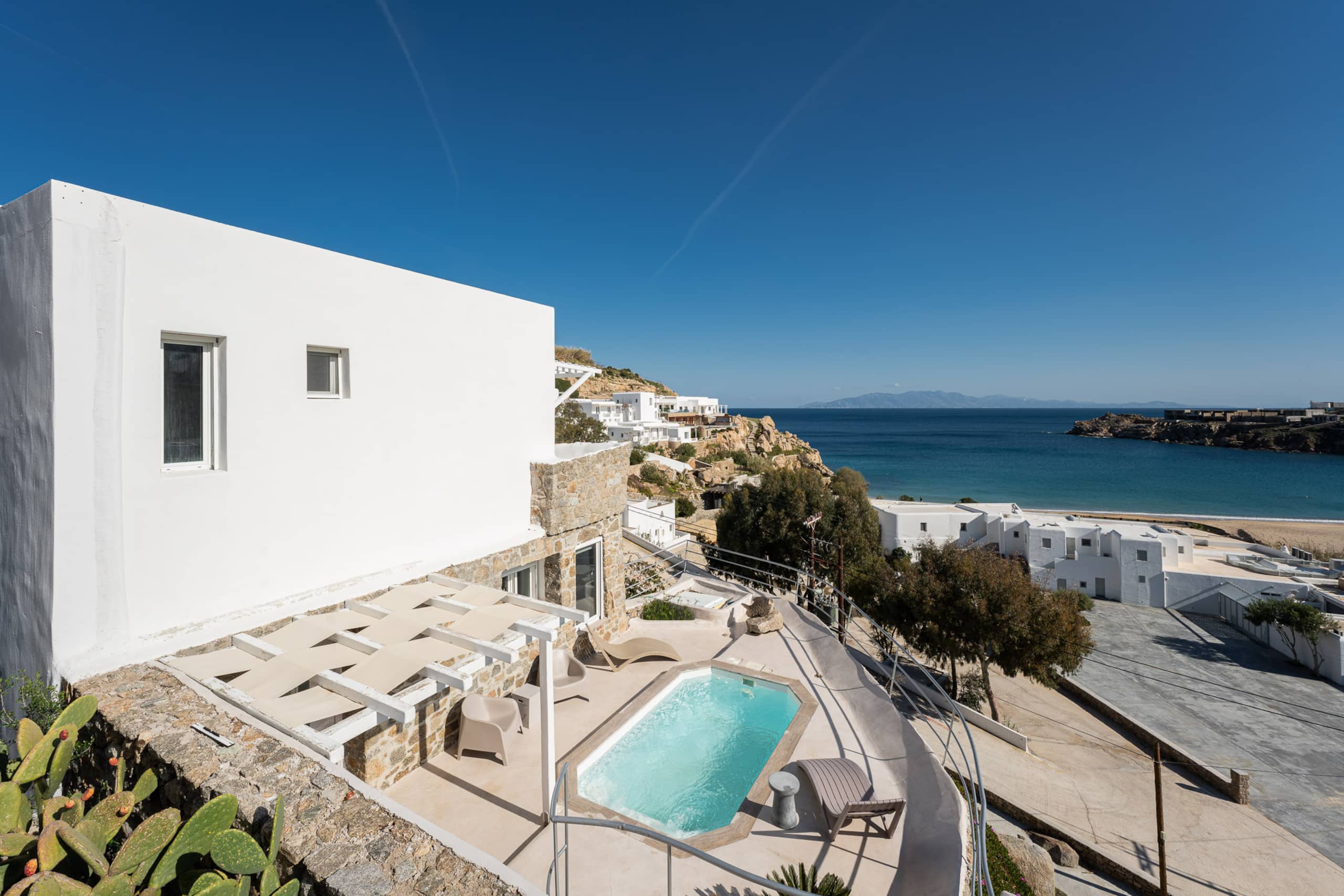 Beachfront Super Rockies Resort Villa Anemeli 1