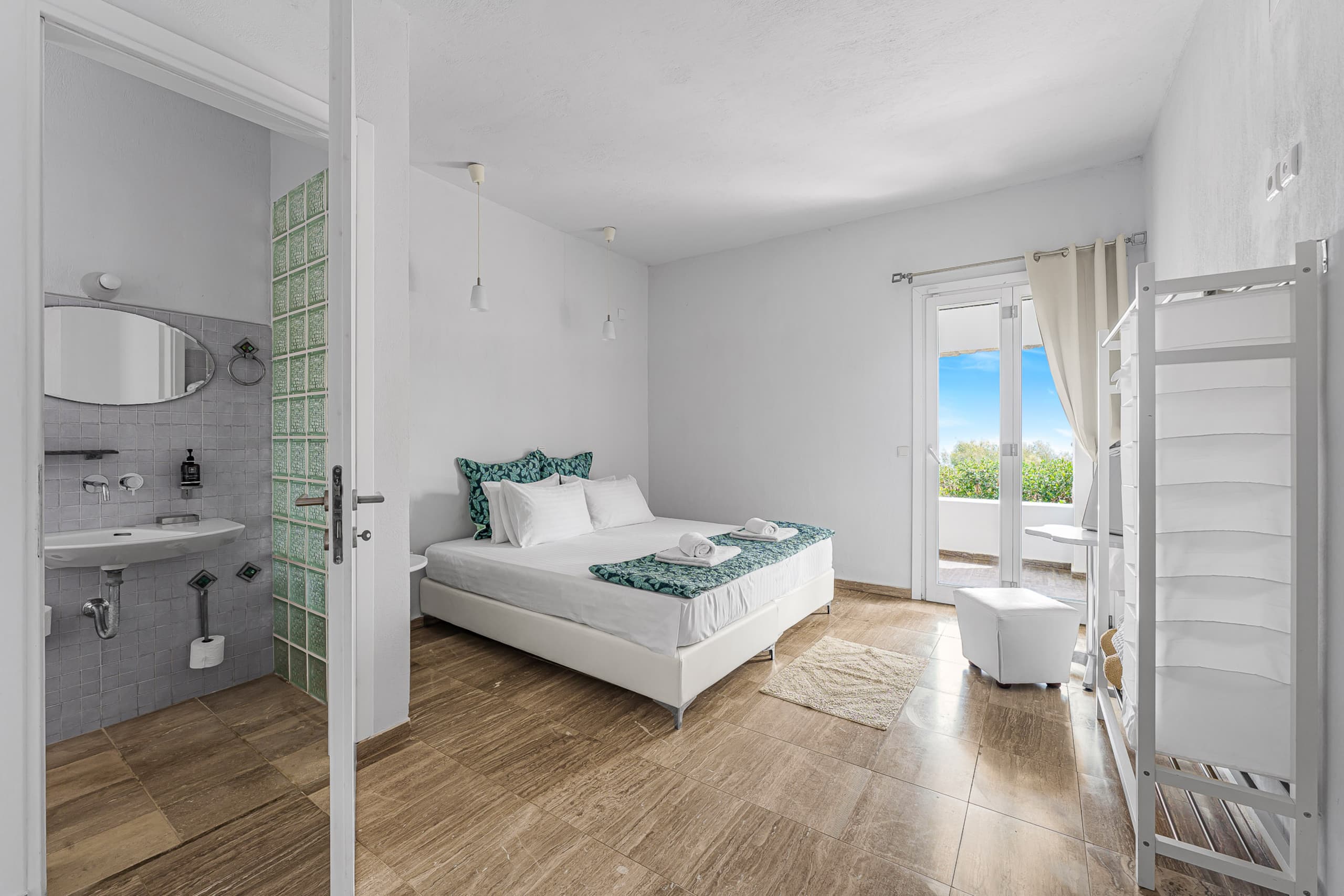 Beachfront Super Rockies Resort Villa Anemeli 19