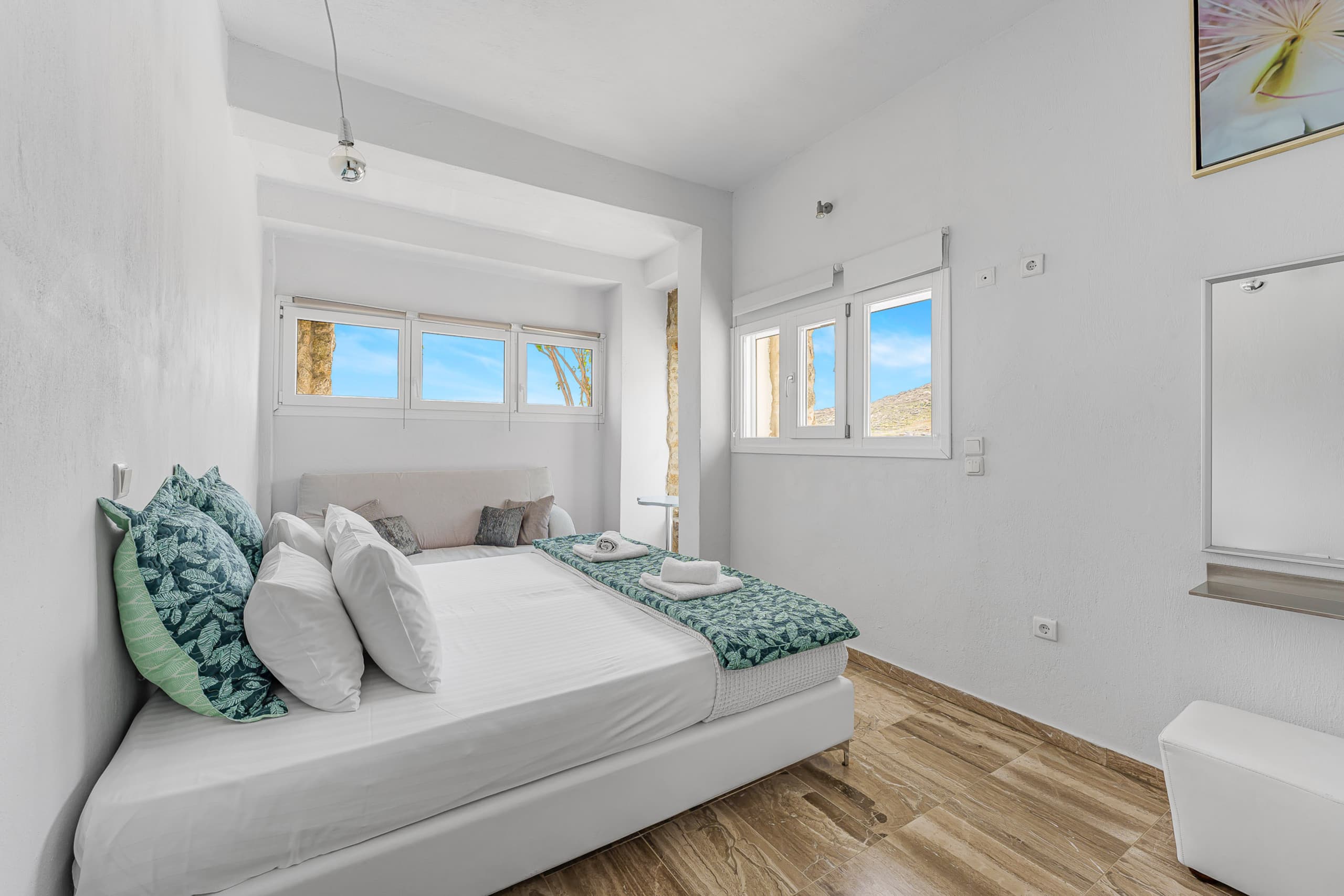 Beachfront Super Rockies Resort Villa Anemeli 13