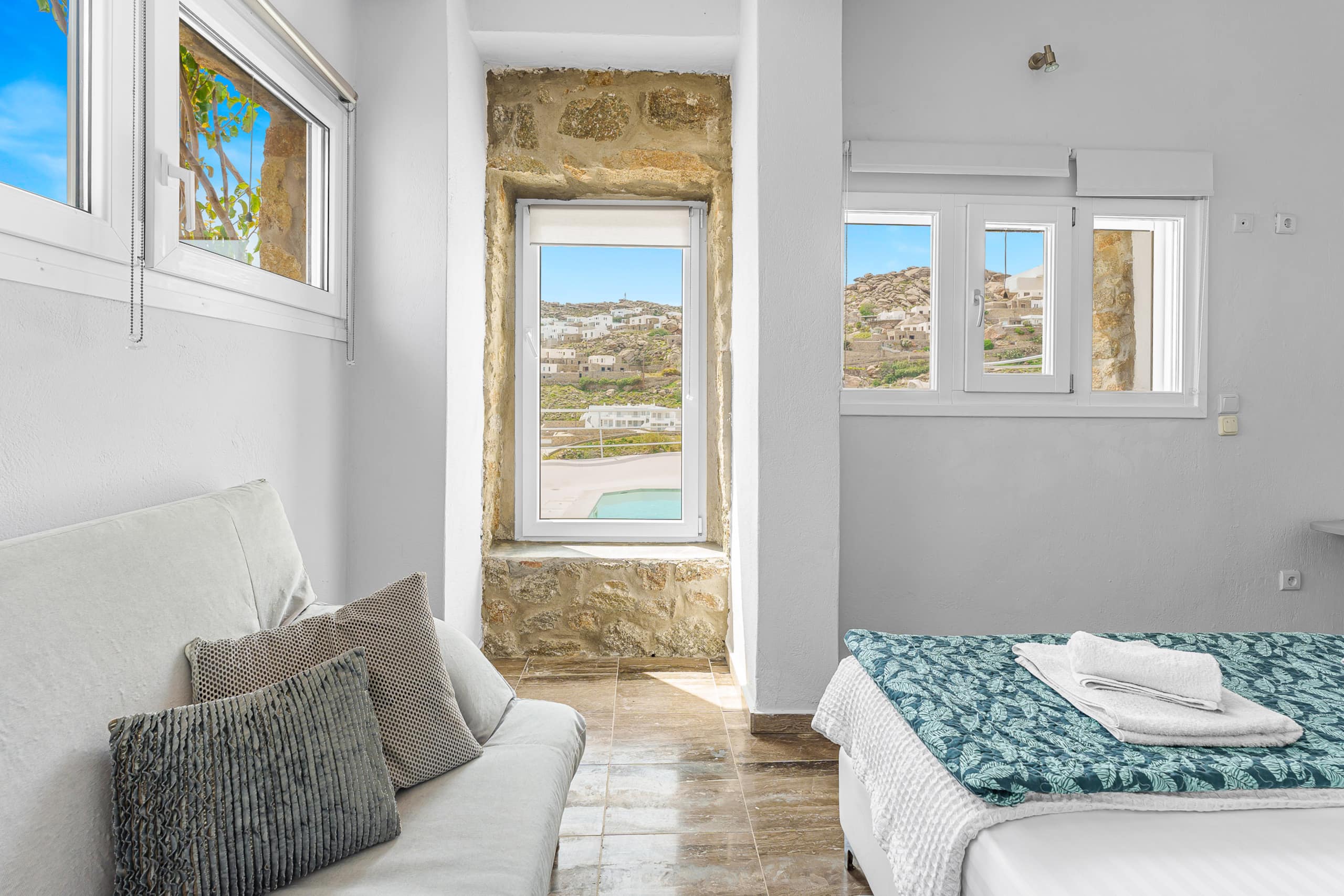 Beachfront Super Rockies Resort Villa Anemeli 15