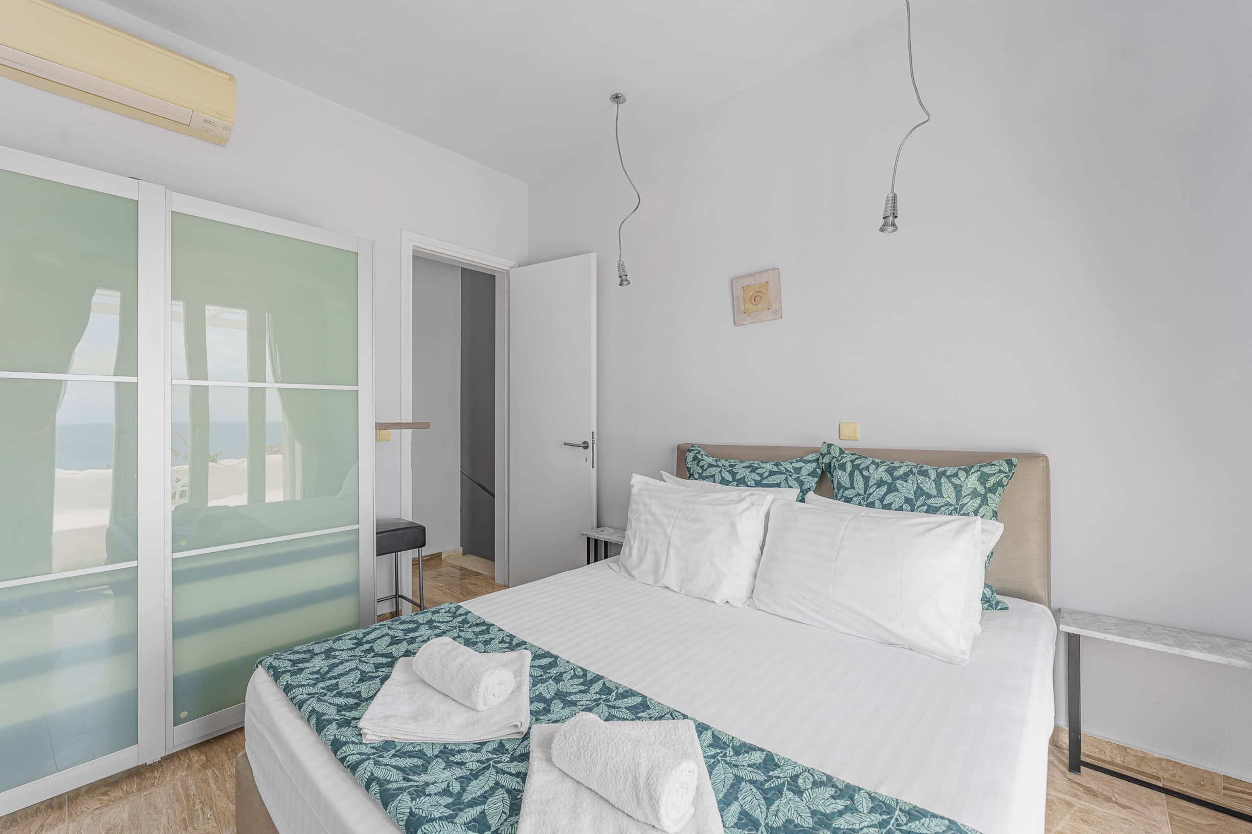 Beachfront Super Rockies Resort Villa Anemeli 10
