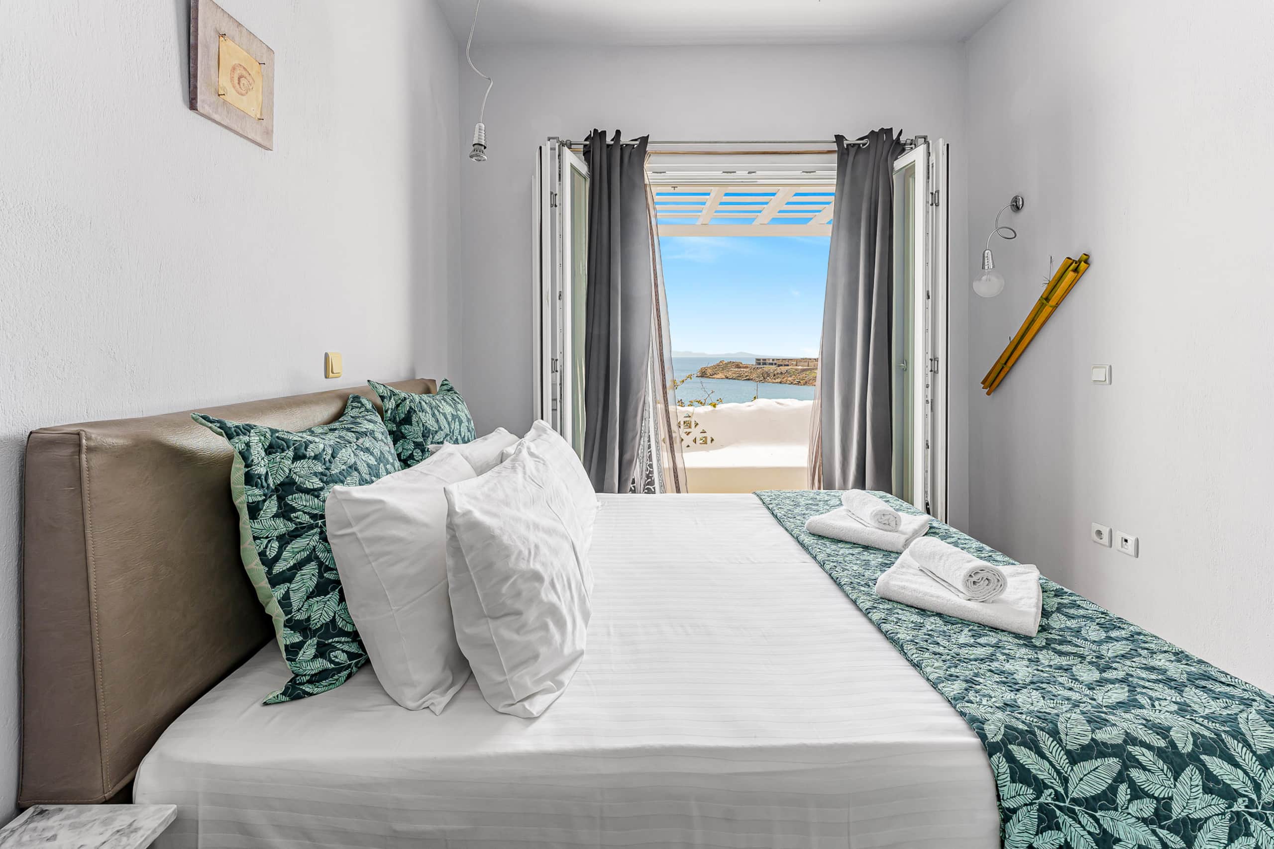 Beachfront Super Rockies Resort Villa Anemeli 11