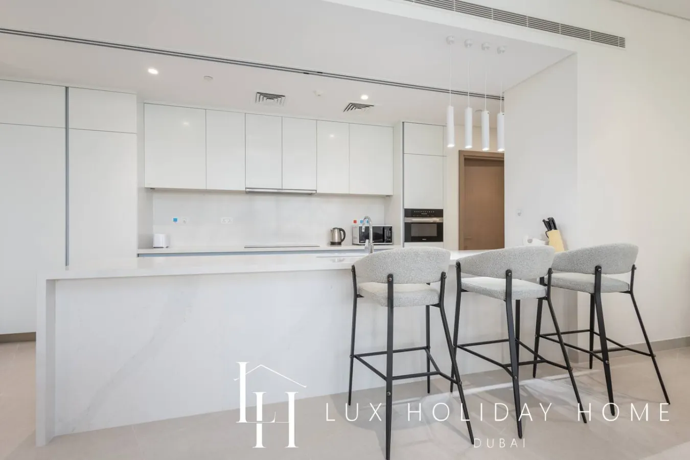 LUX The Burj Khalifa Lagoon View Suite 5 10